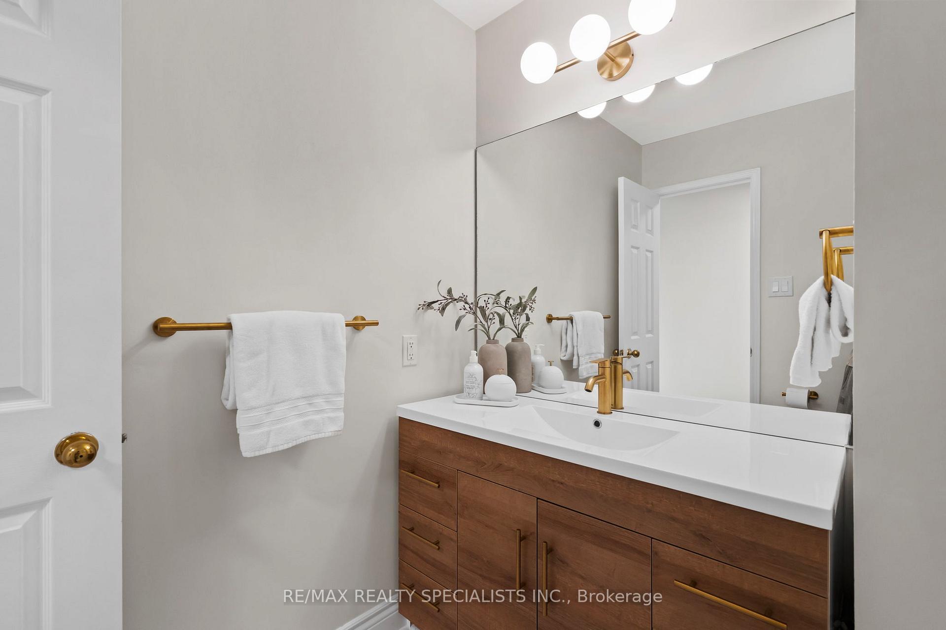 Photo 19 of 38 Springfield Way, Vaughan, Crestwood-Springfarm-Yorkhill — HOMEH