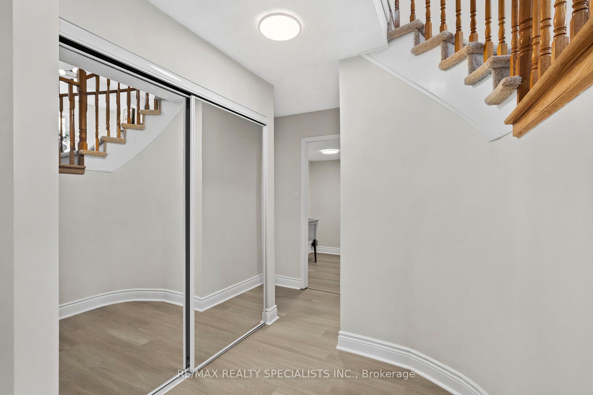 Photo 20 of 38 Springfield Way, Vaughan, Crestwood-Springfarm-Yorkhill — HOMEH