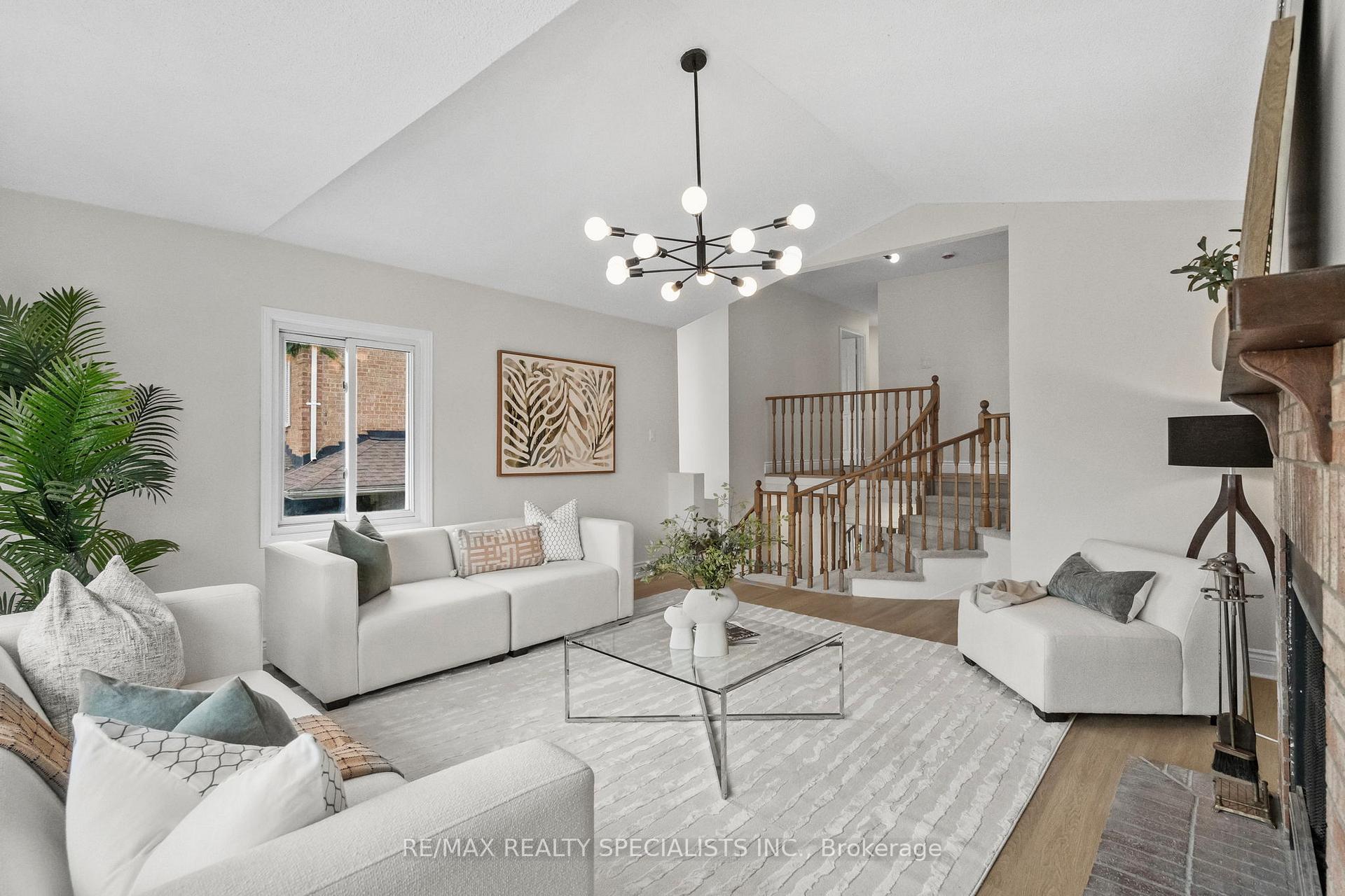 Photo 25 of 38 Springfield Way, Vaughan, Crestwood-Springfarm-Yorkhill — HOMEH