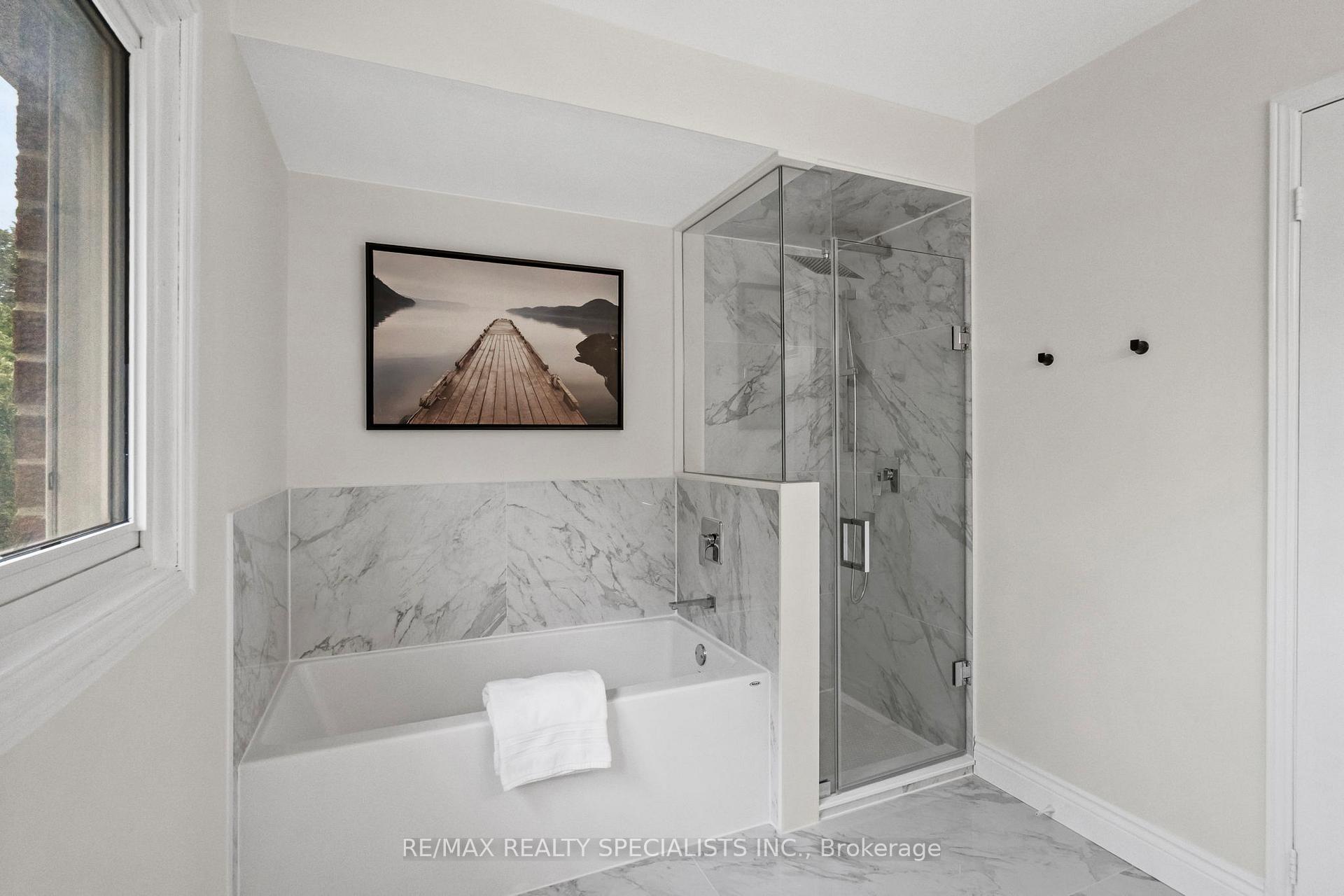 Photo 30 of 38 Springfield Way, Vaughan, Crestwood-Springfarm-Yorkhill — HOMEH