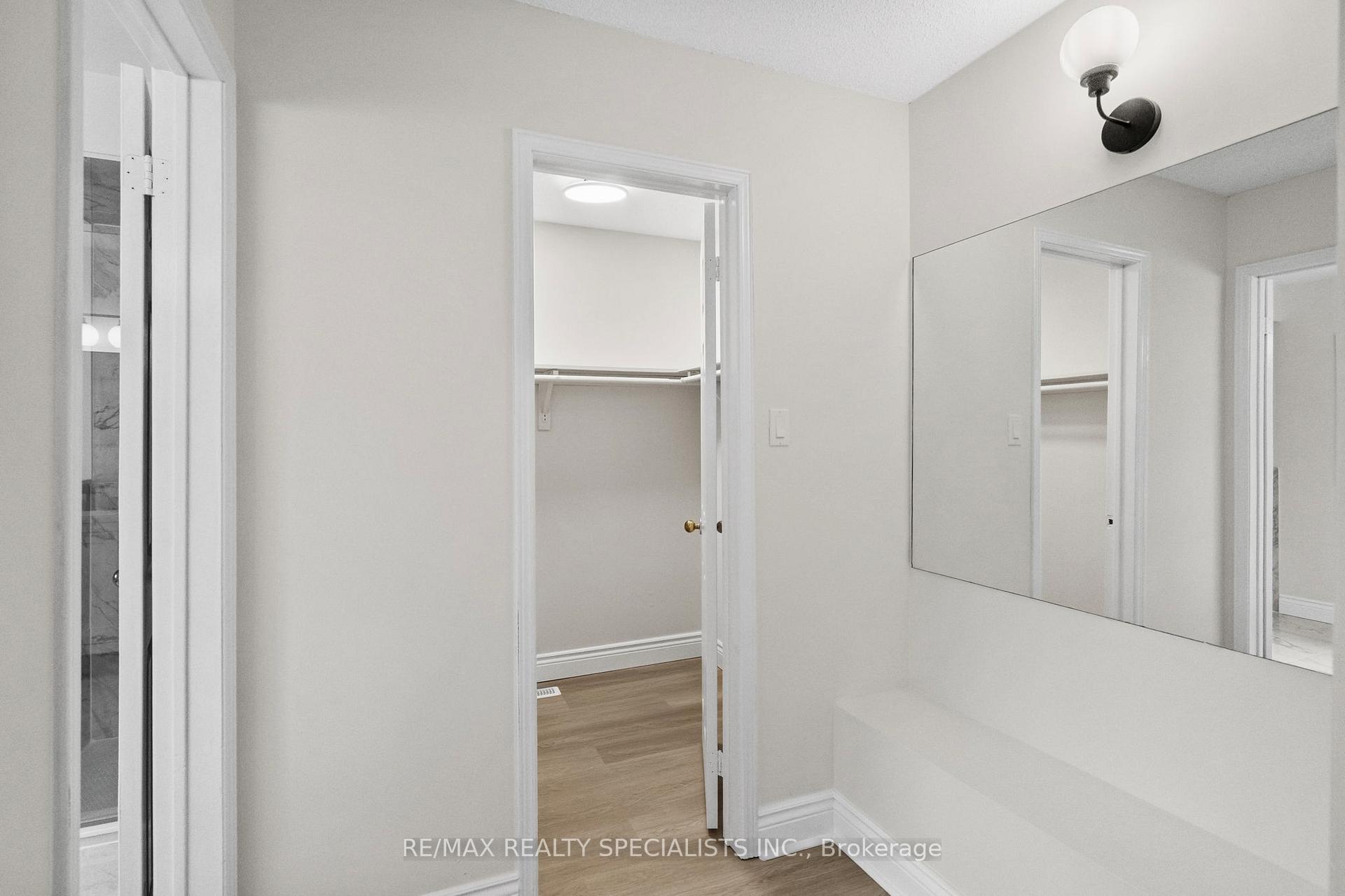 Photo 31 of 38 Springfield Way, Vaughan, Crestwood-Springfarm-Yorkhill — HOMEH