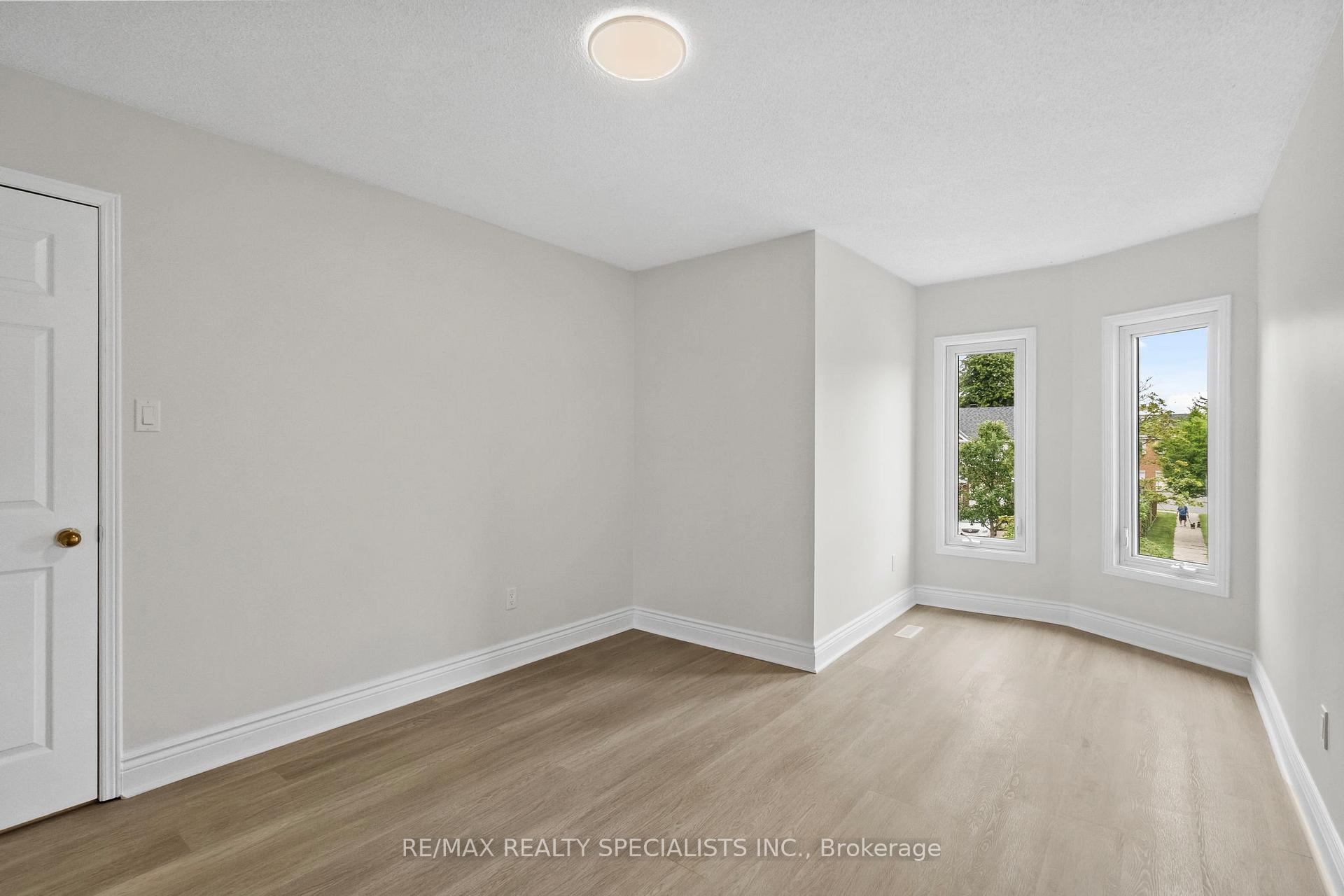 Photo 32 of 38 Springfield Way, Vaughan, Crestwood-Springfarm-Yorkhill — HOMEH