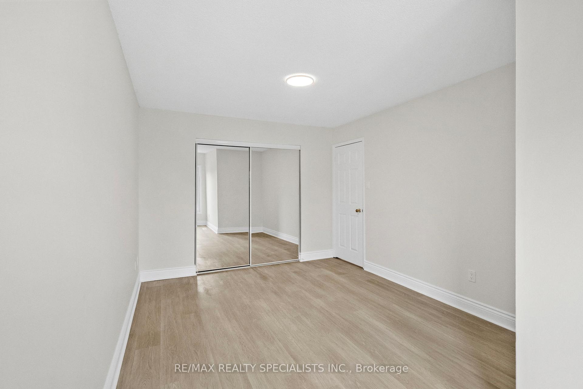 Photo 33 of 38 Springfield Way, Vaughan, Crestwood-Springfarm-Yorkhill — HOMEH
