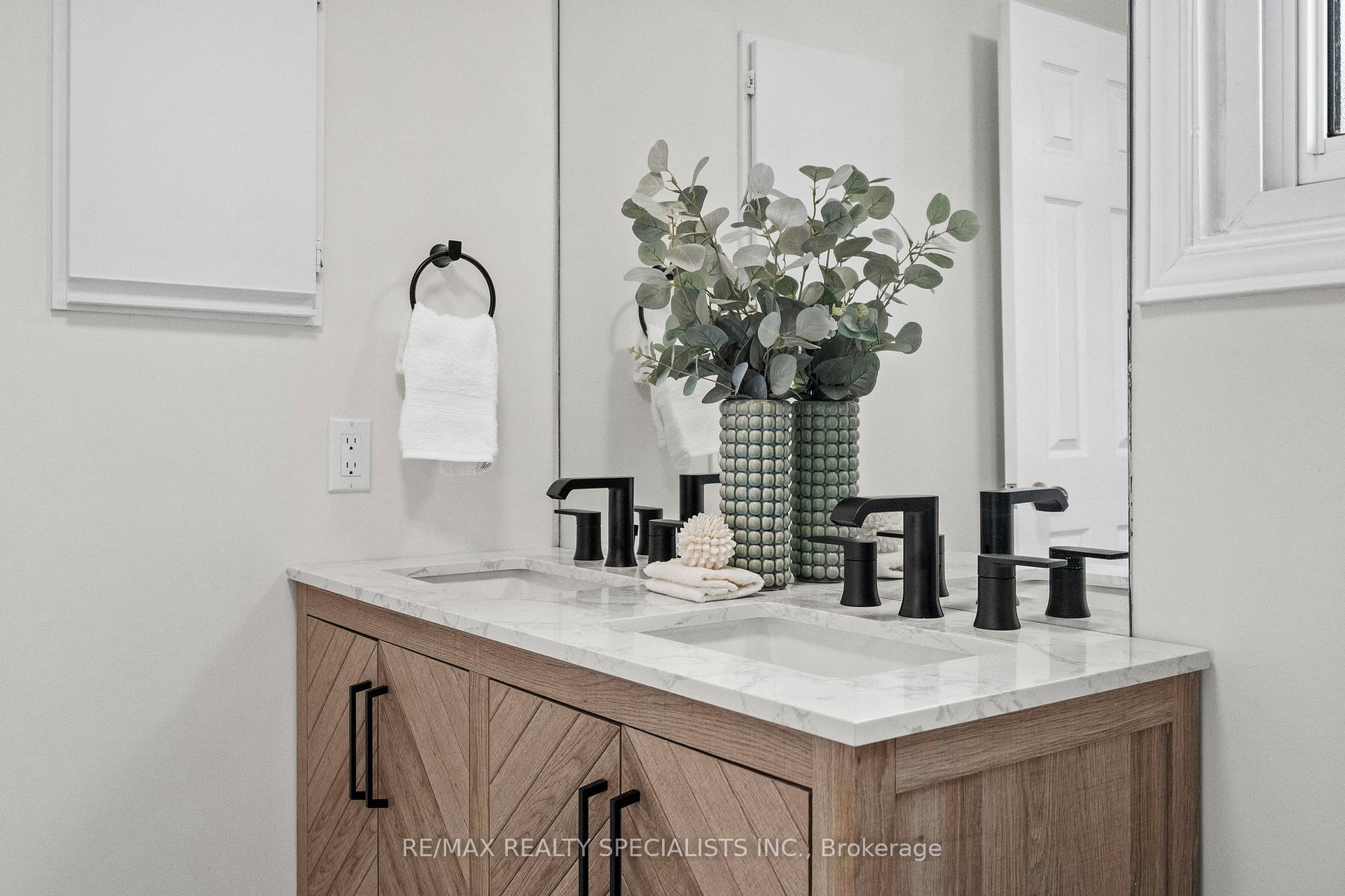 Photo 36 of 38 Springfield Way, Vaughan, Crestwood-Springfarm-Yorkhill — HOMEH