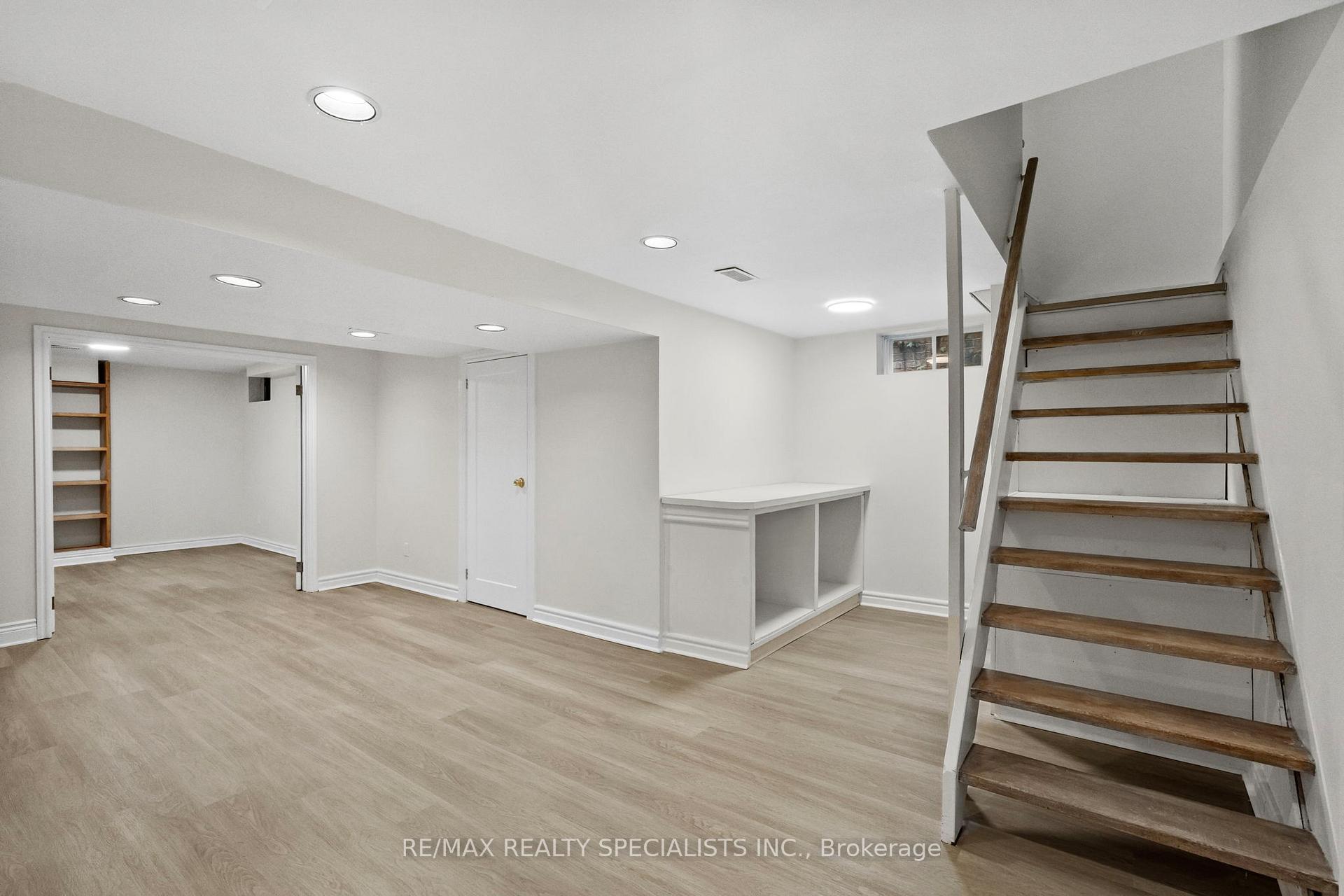 Photo 39 of 38 Springfield Way, Vaughan, Crestwood-Springfarm-Yorkhill — HOMEH
