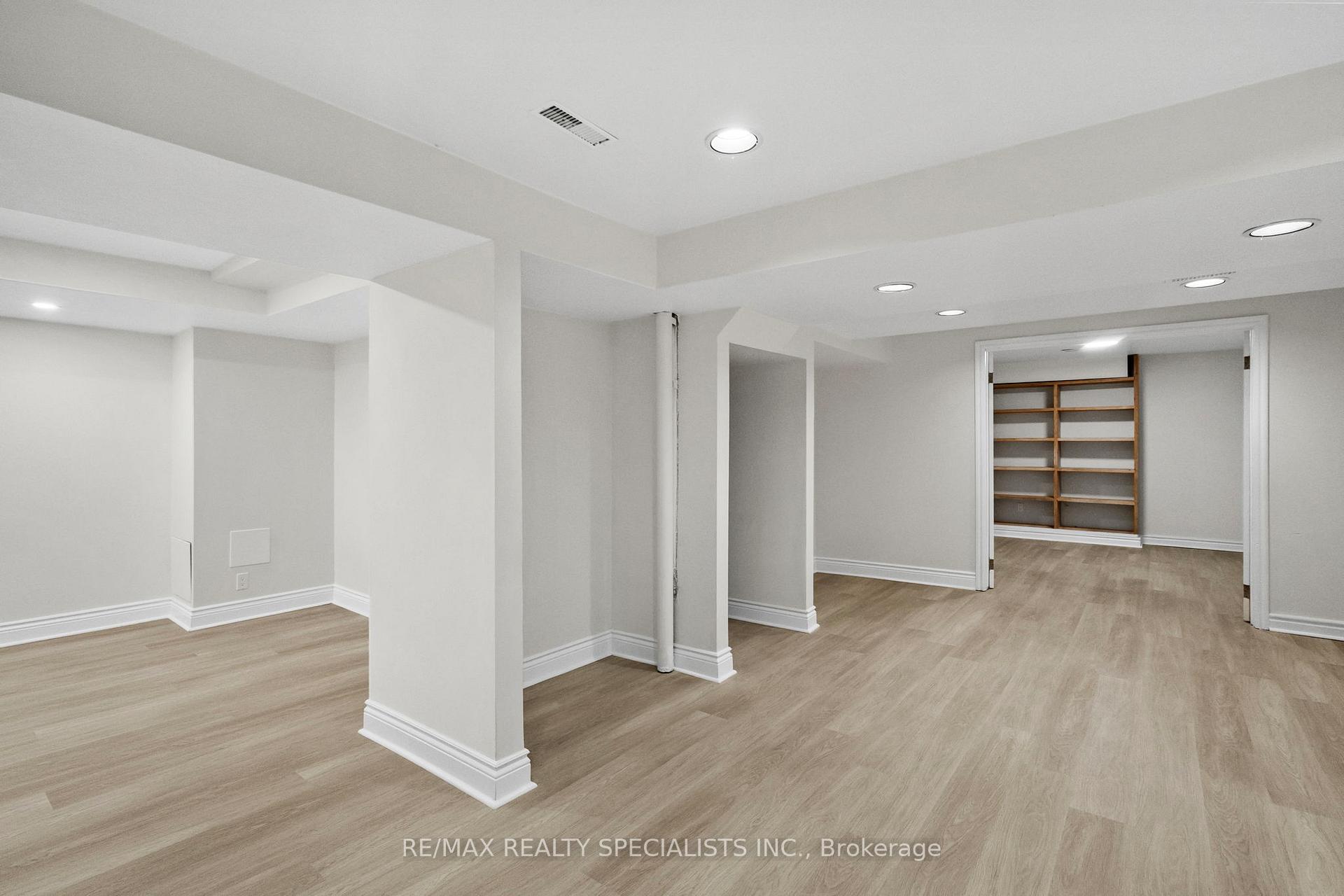 Photo 40 of 38 Springfield Way, Vaughan, Crestwood-Springfarm-Yorkhill — HOMEH