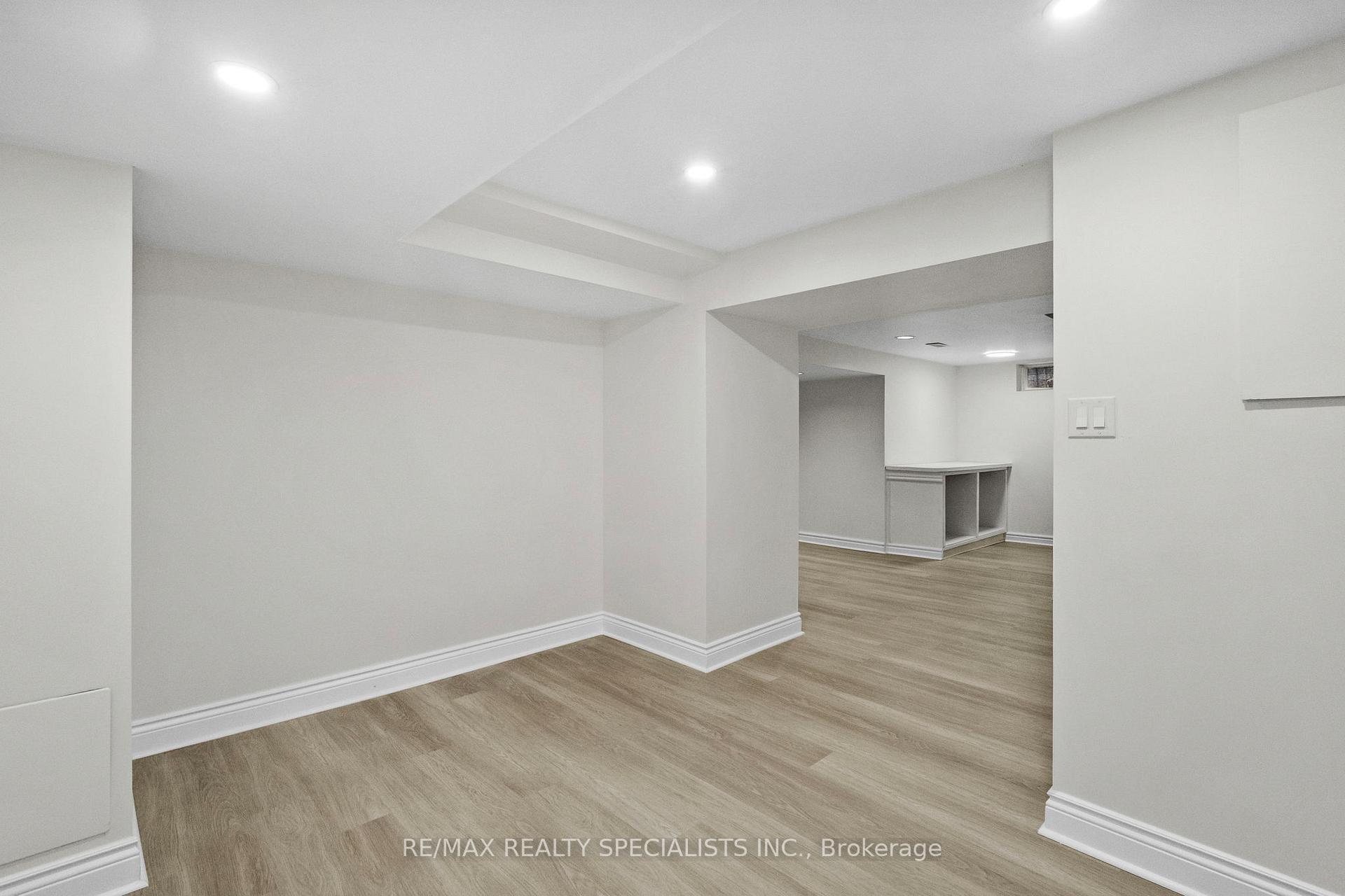 Photo 42 of 38 Springfield Way, Vaughan, Crestwood-Springfarm-Yorkhill — HOMEH