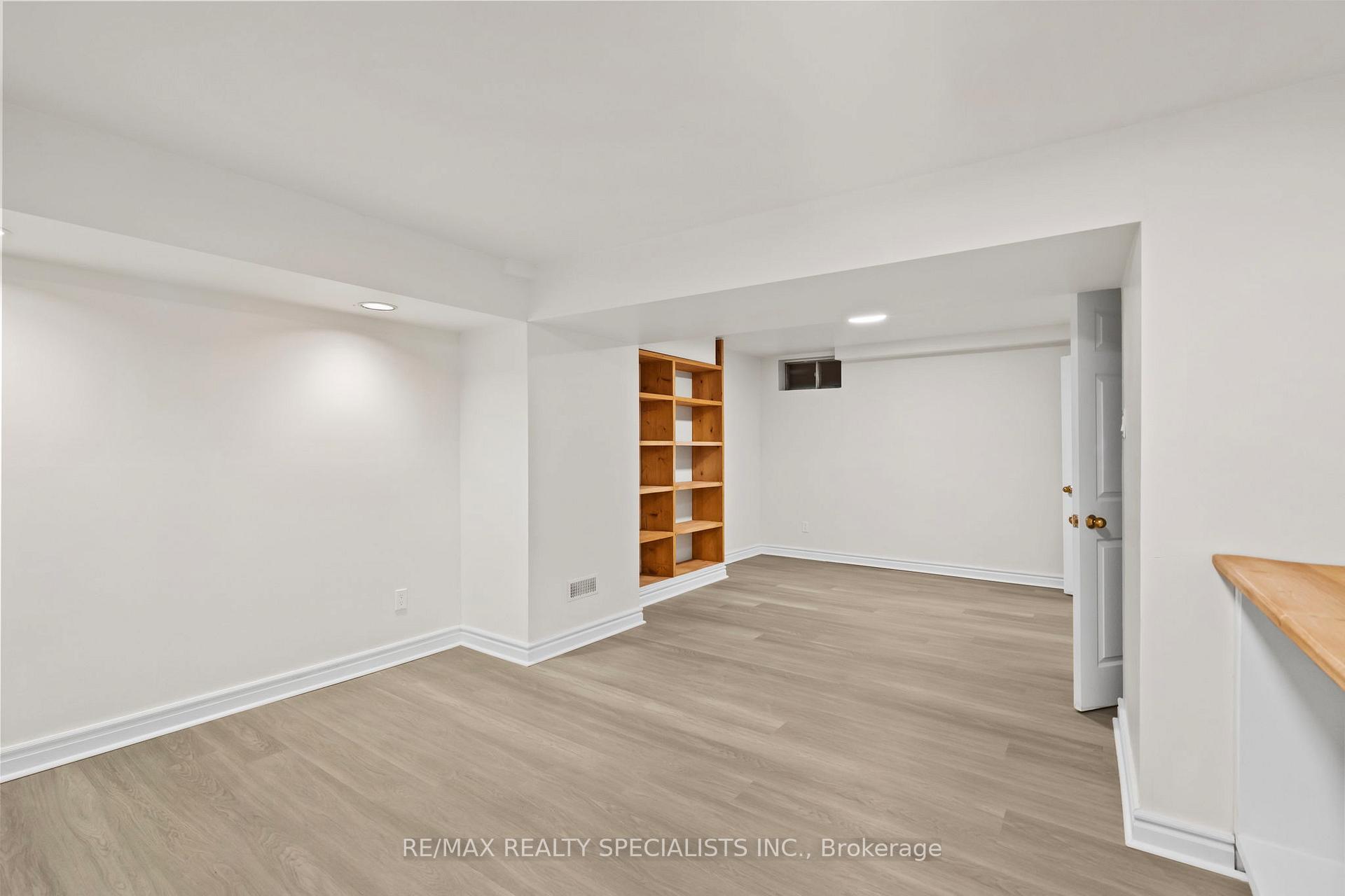 Photo 43 of 38 Springfield Way, Vaughan, Crestwood-Springfarm-Yorkhill — HOMEH