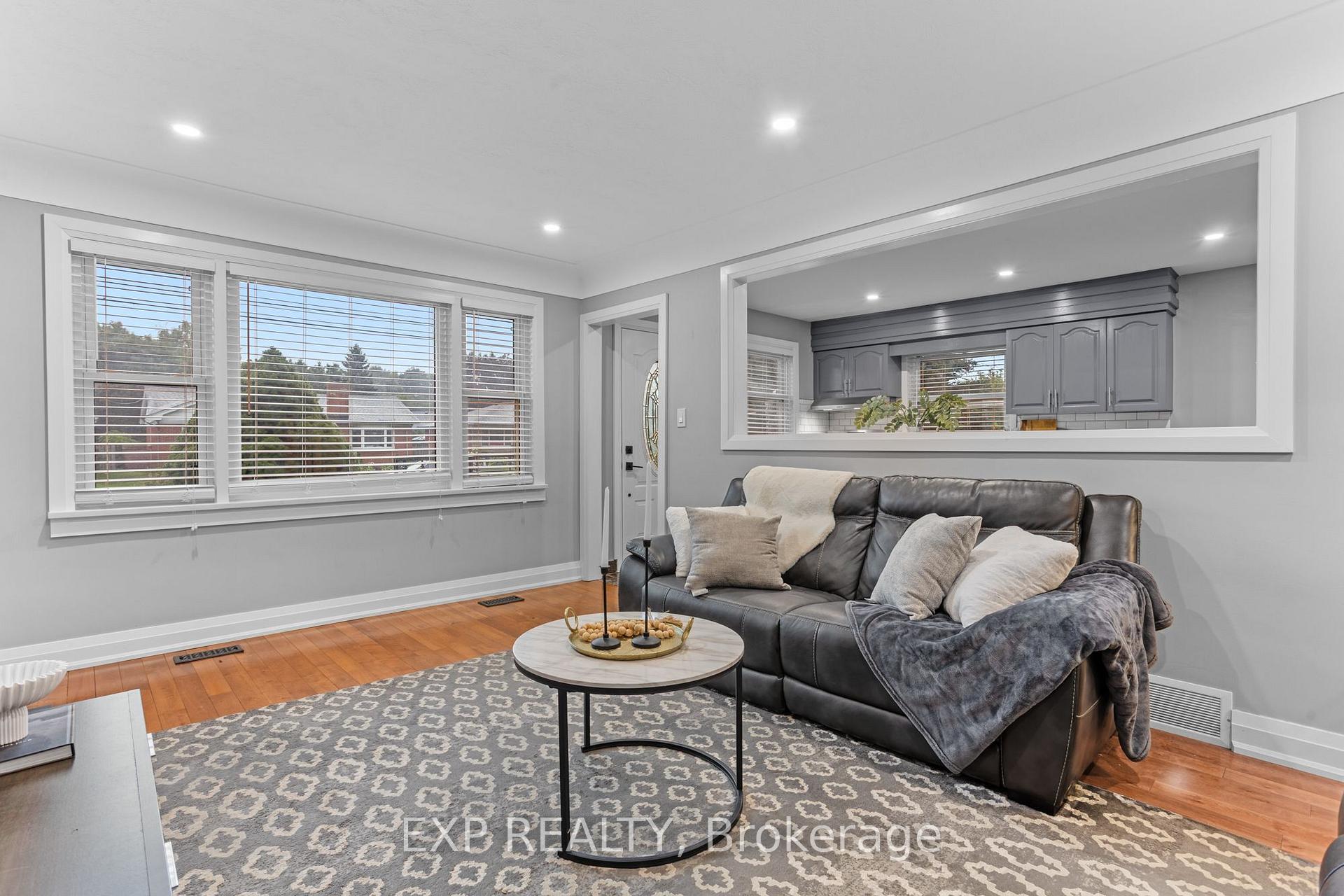 Photo 10 of 62 Randall Avenue, Hamilton, Stoney Creek — HOMEH