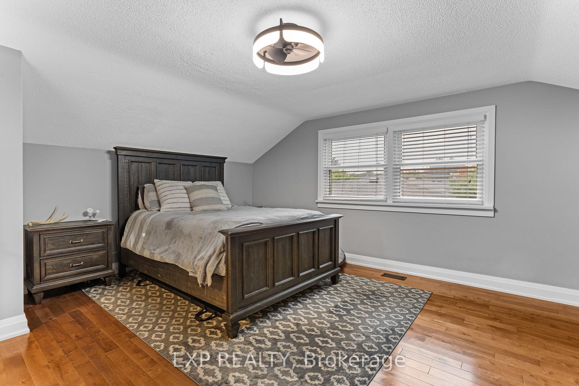 Photo 17 of 62 Randall Avenue, Hamilton, Stoney Creek — HOMEH