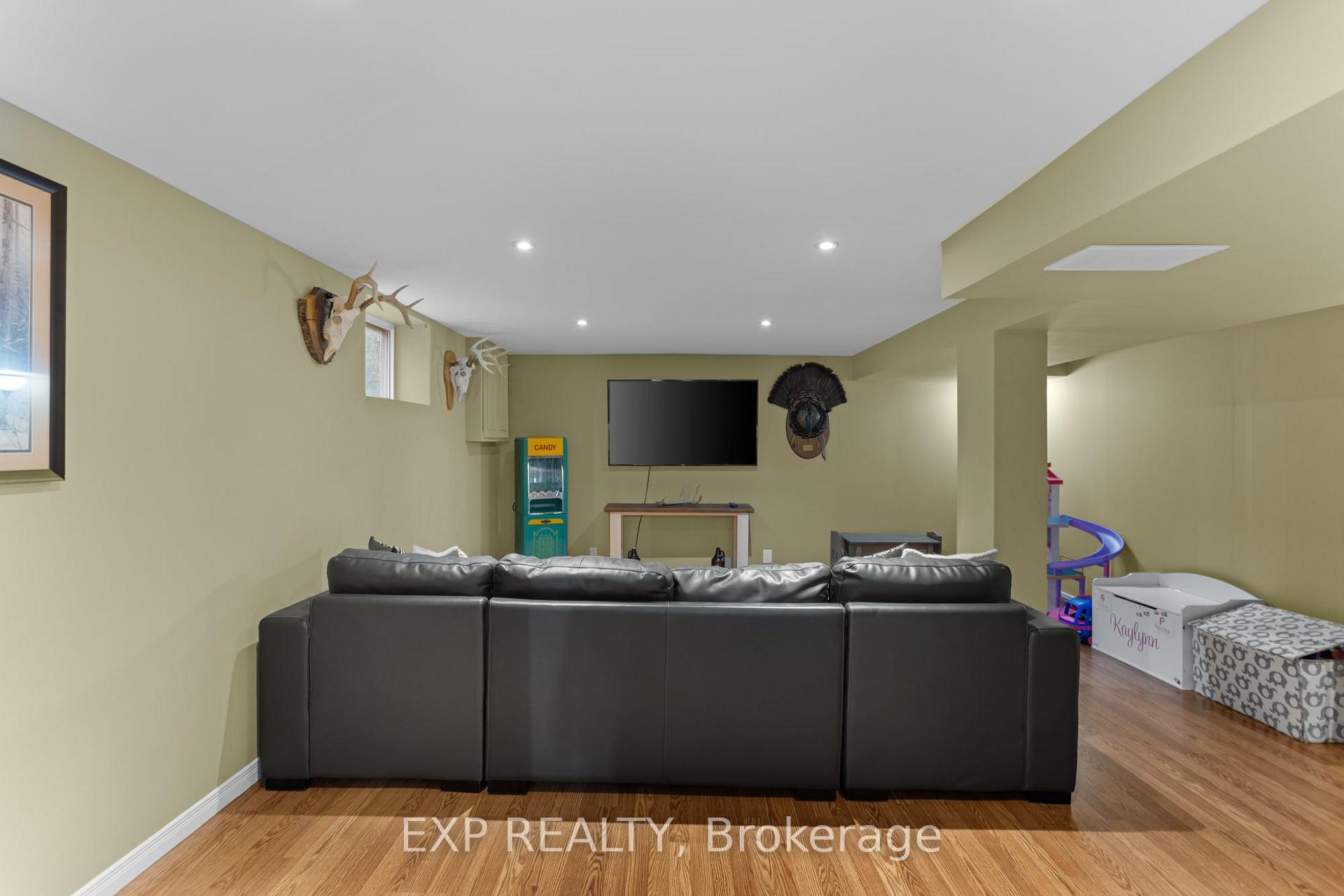 Photo 18 of 62 Randall Avenue, Hamilton, Stoney Creek — HOMEH