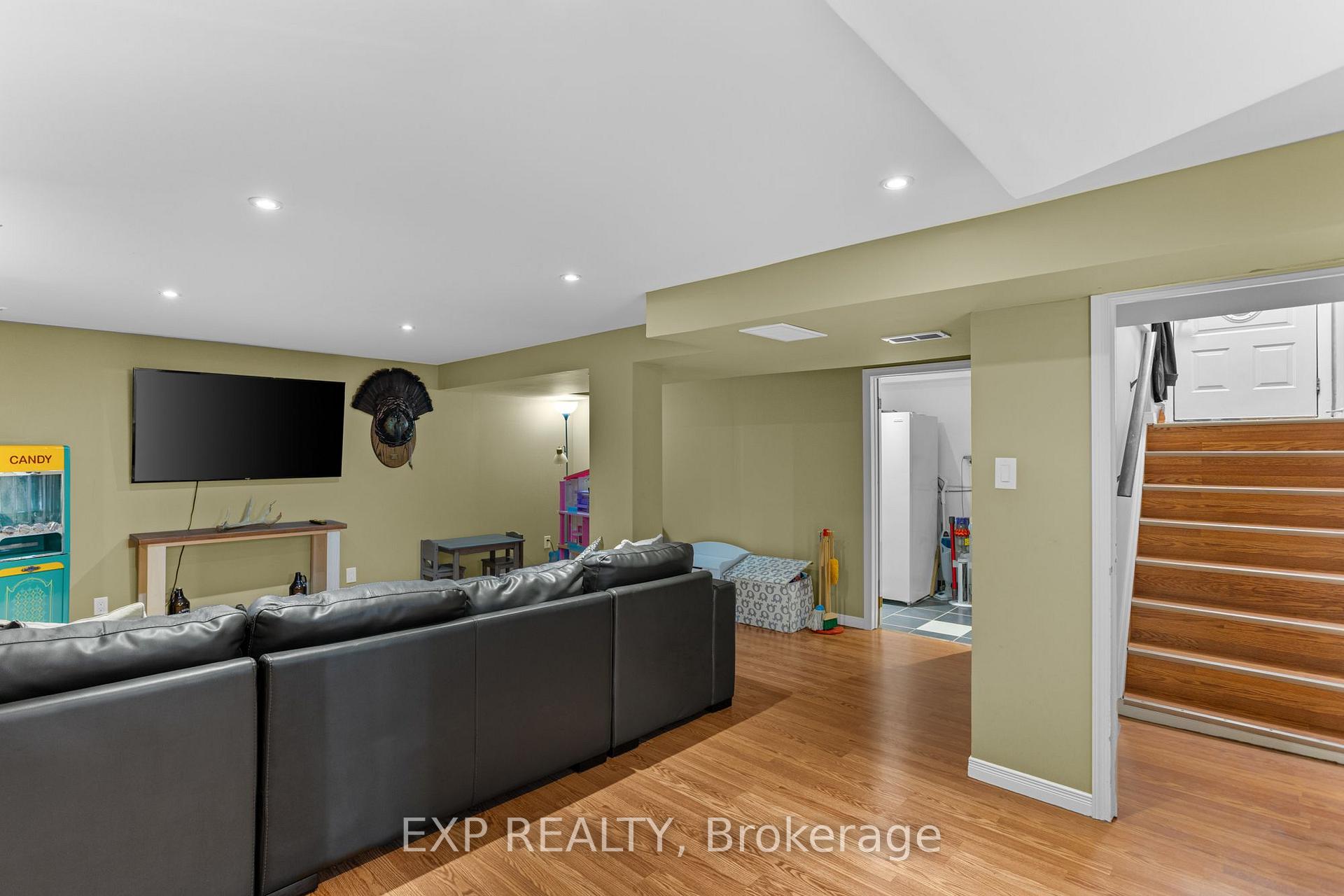 Photo 19 of 62 Randall Avenue, Hamilton, Stoney Creek — HOMEH