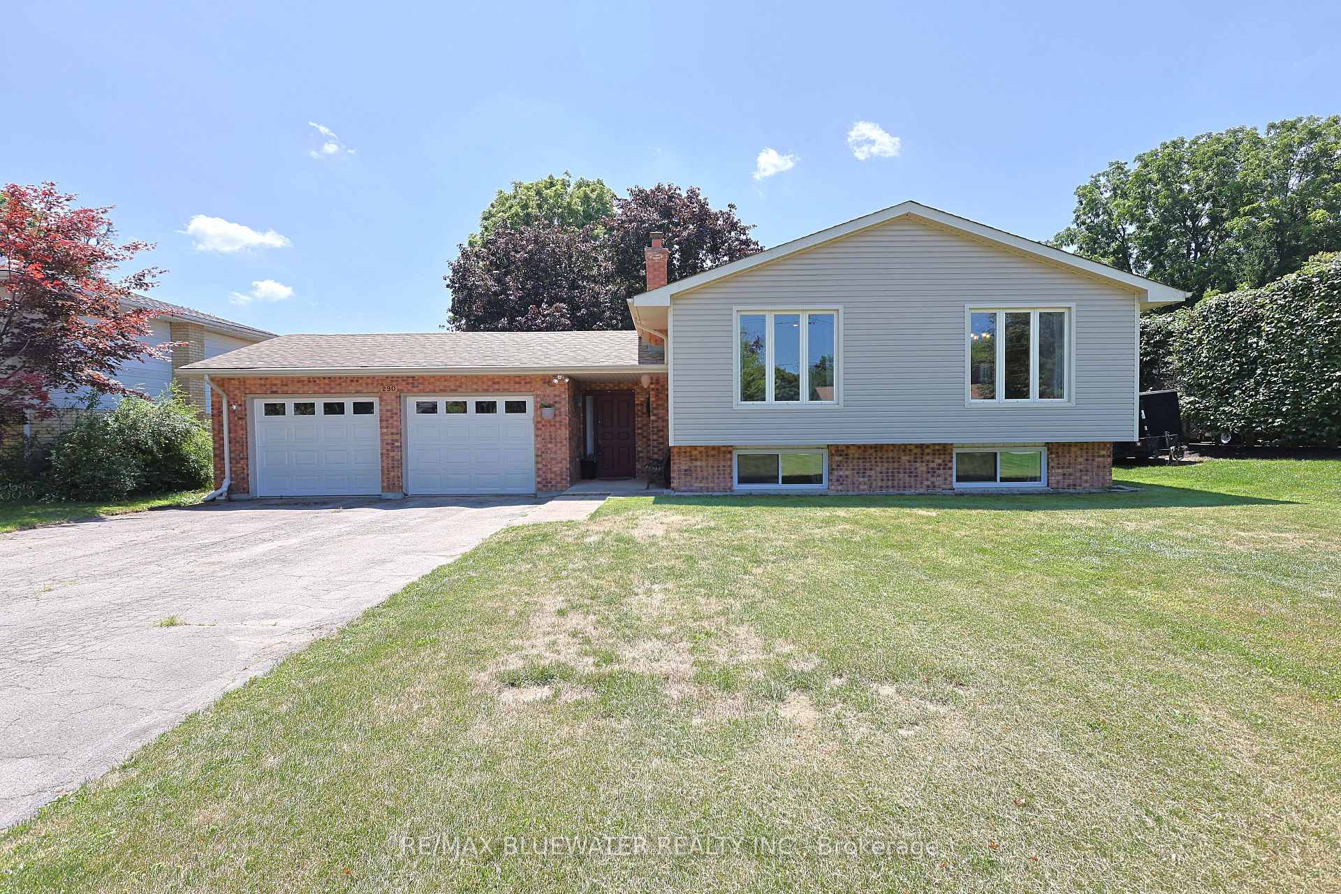 Photo 1 of 290 Anna Street, North Middlesex, Parkhill — HOMEH