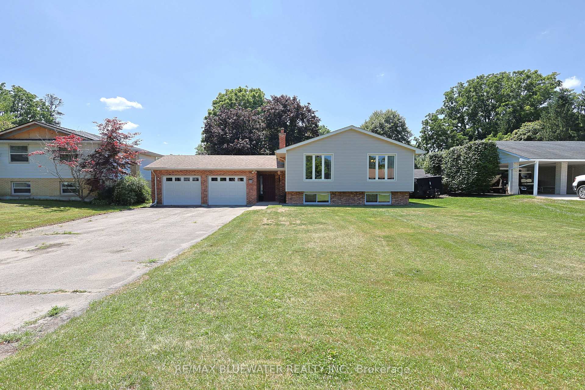 Photo 9 of 290 Anna Street, North Middlesex, Parkhill — HOMEH