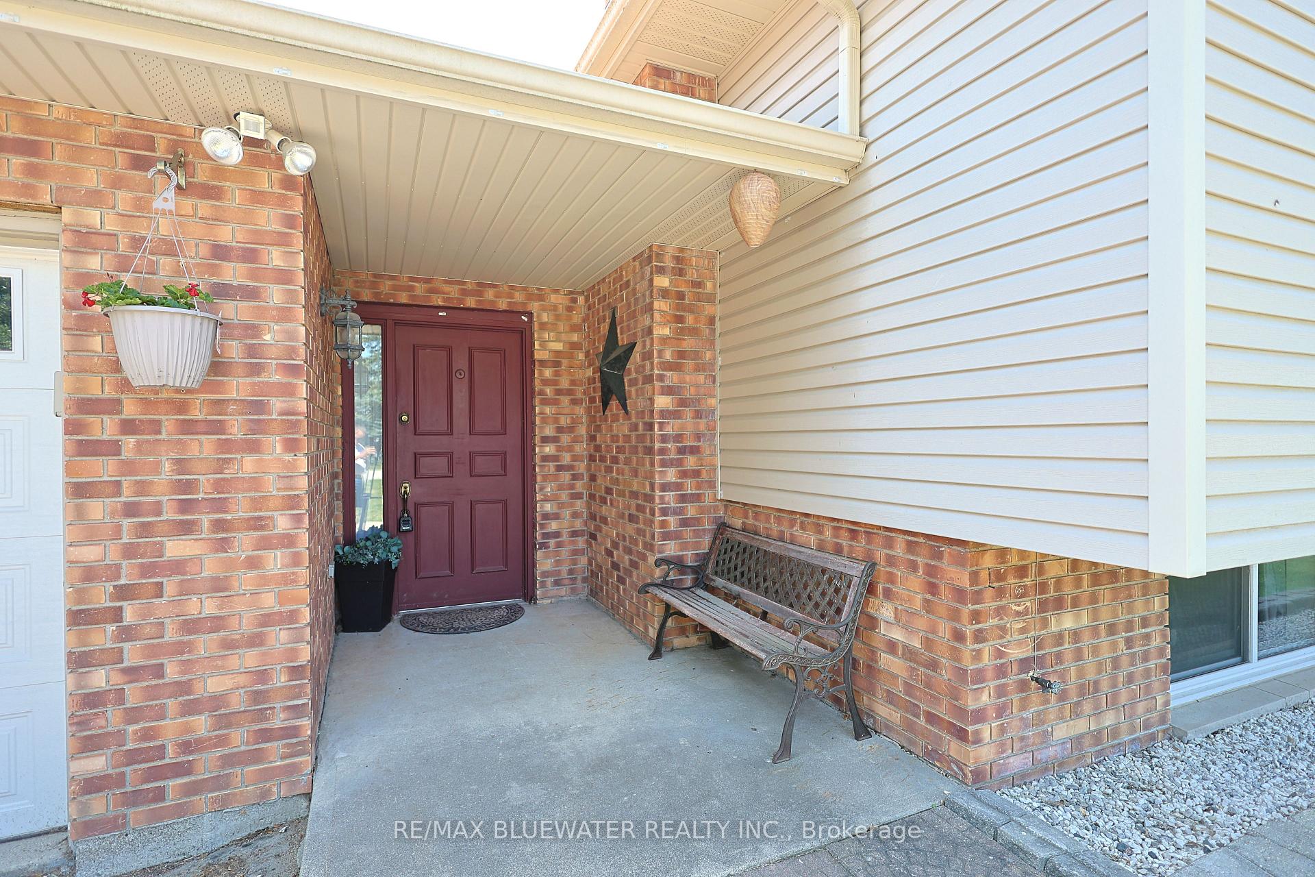Photo 10 of 290 Anna Street, North Middlesex, Parkhill — HOMEH