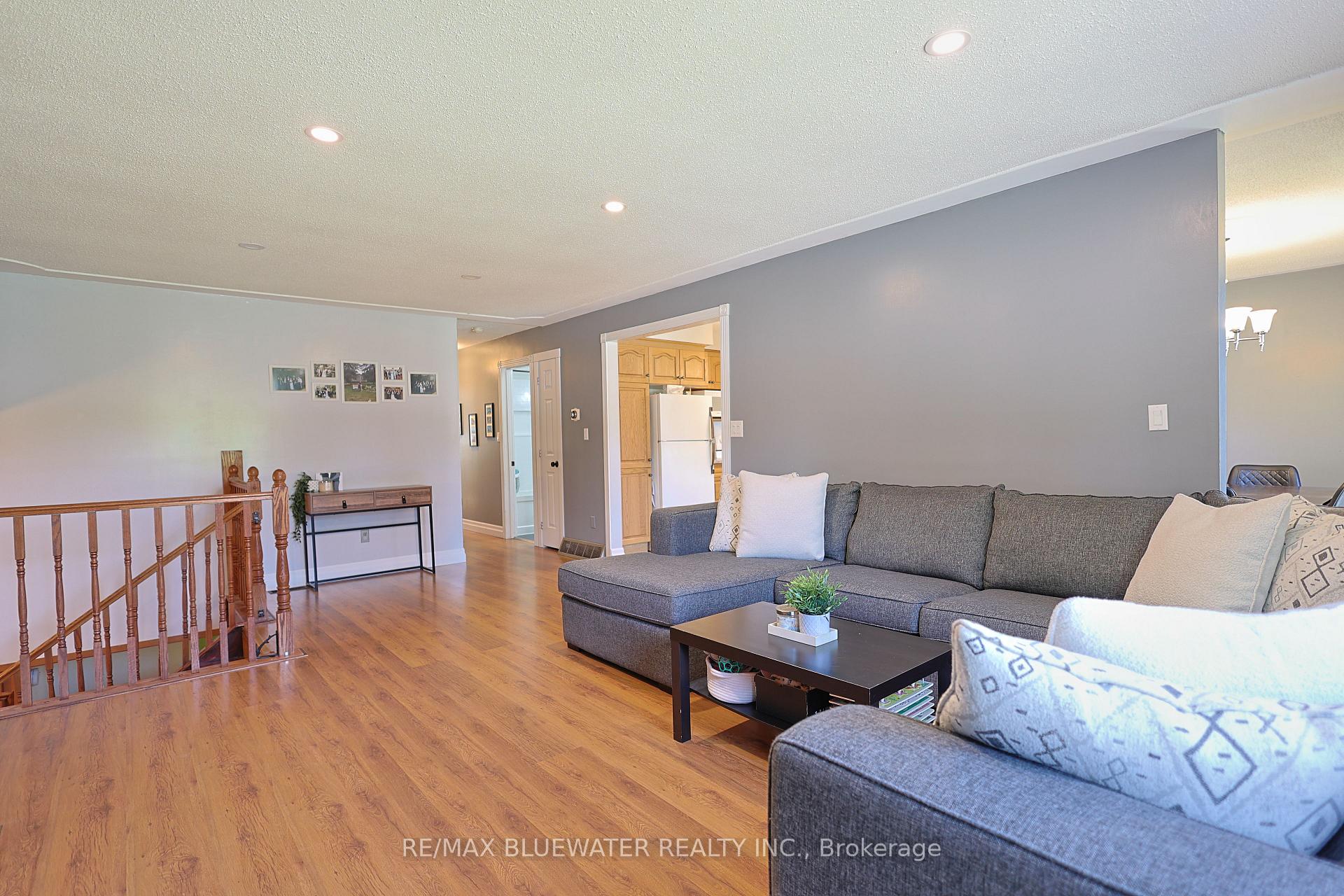 Photo 16 of 290 Anna Street, North Middlesex, Parkhill — HOMEH