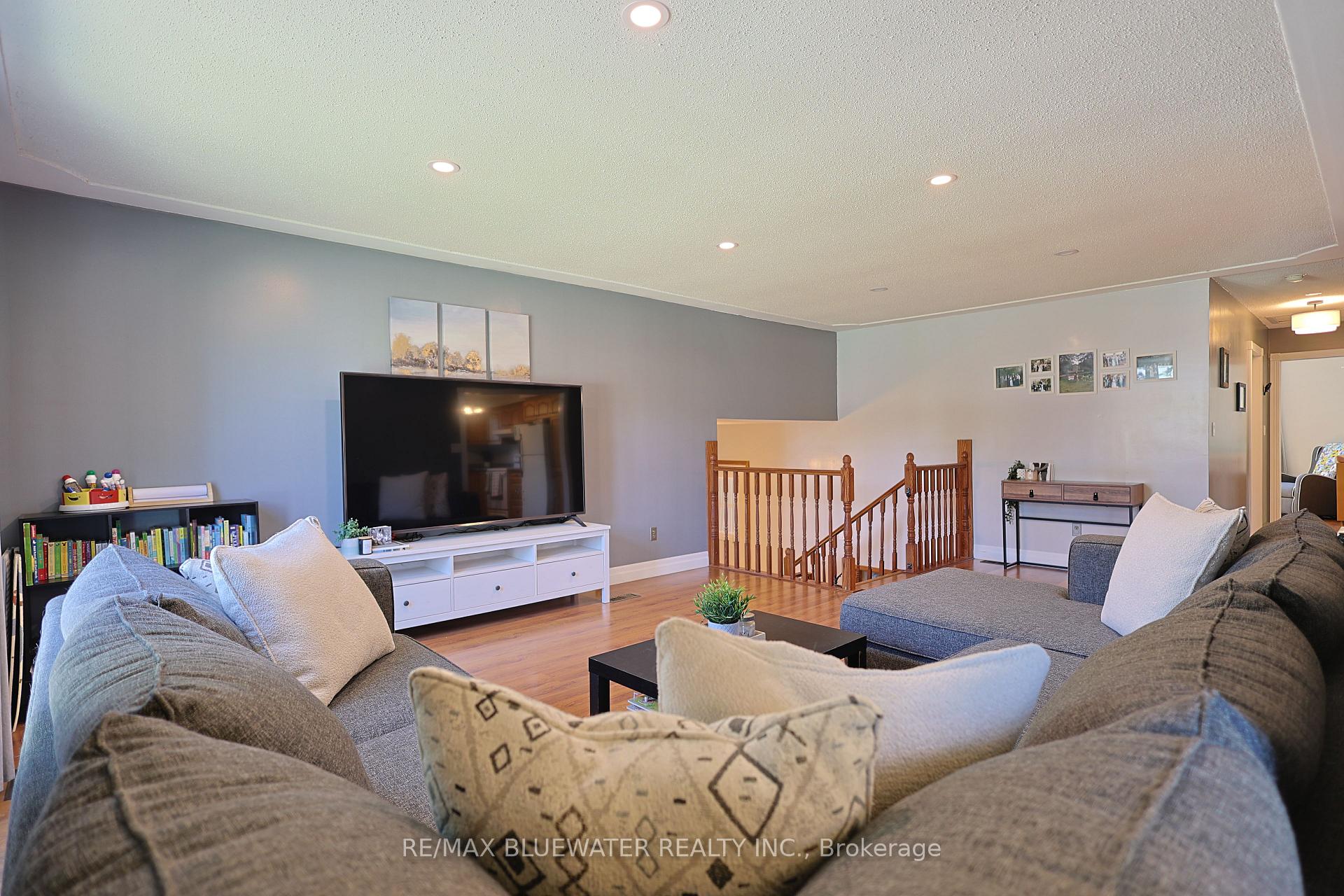 Photo 17 of 290 Anna Street, North Middlesex, Parkhill — HOMEH