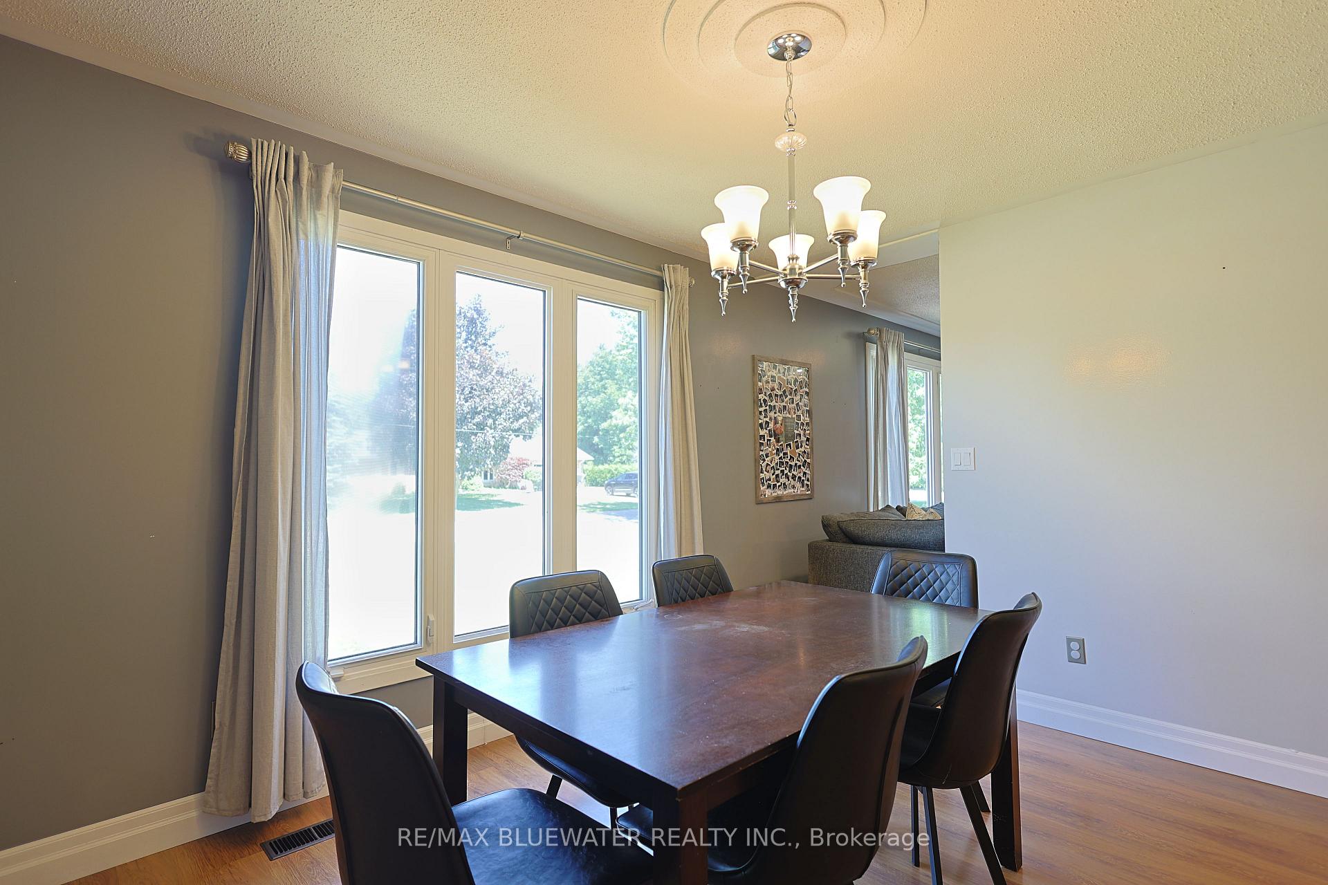Photo 18 of 290 Anna Street, North Middlesex, Parkhill — HOMEH