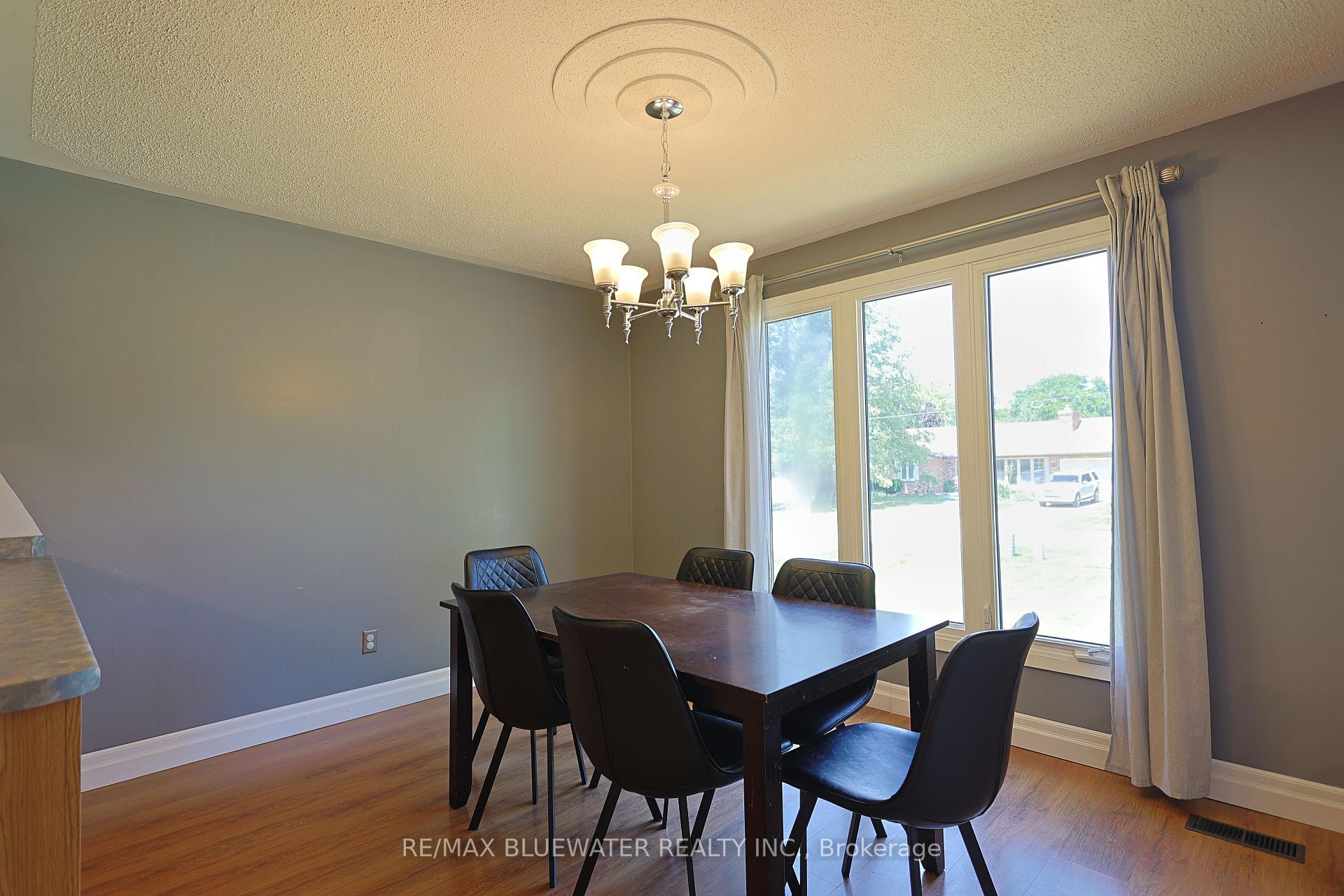 Photo 19 of 290 Anna Street, North Middlesex, Parkhill — HOMEH