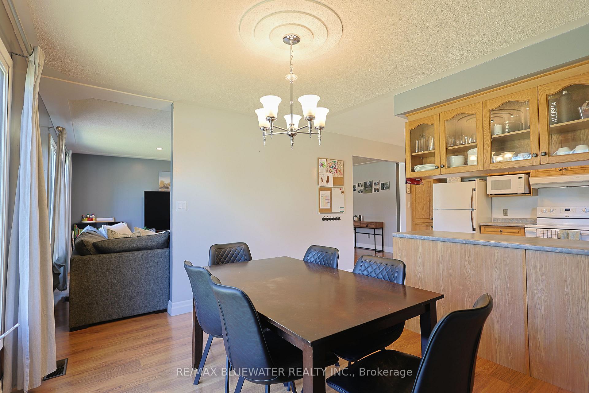 Photo 20 of 290 Anna Street, North Middlesex, Parkhill — HOMEH