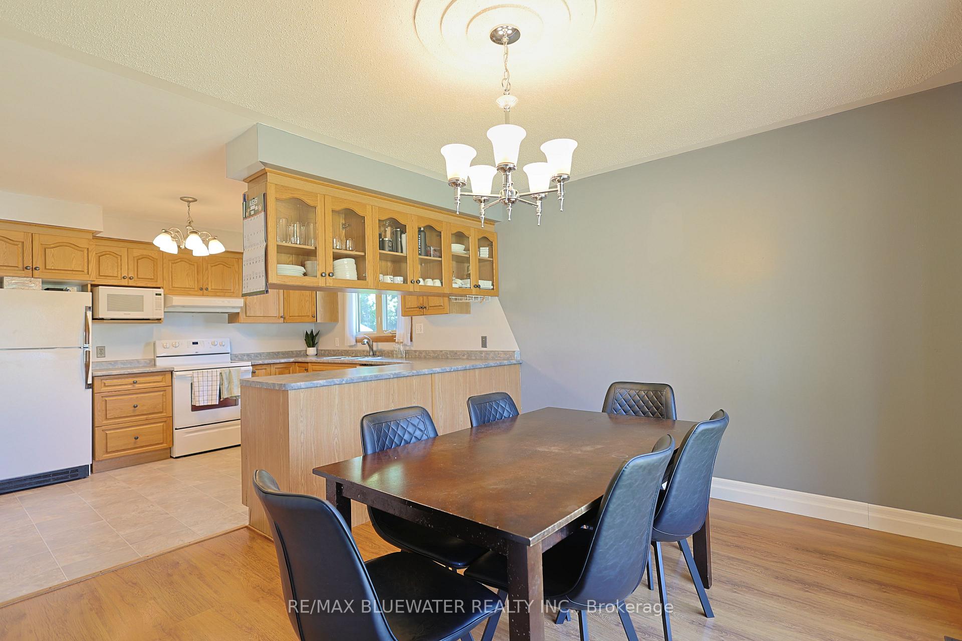 Photo 21 of 290 Anna Street, North Middlesex, Parkhill — HOMEH