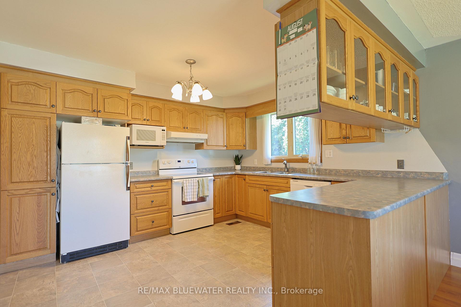 Photo 22 of 290 Anna Street, North Middlesex, Parkhill — HOMEH