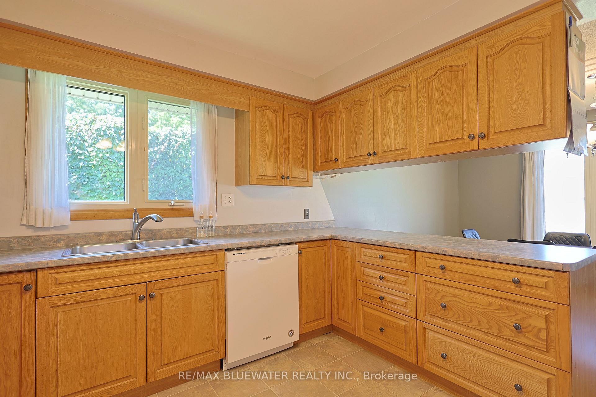 Photo 24 of 290 Anna Street, North Middlesex, Parkhill — HOMEH