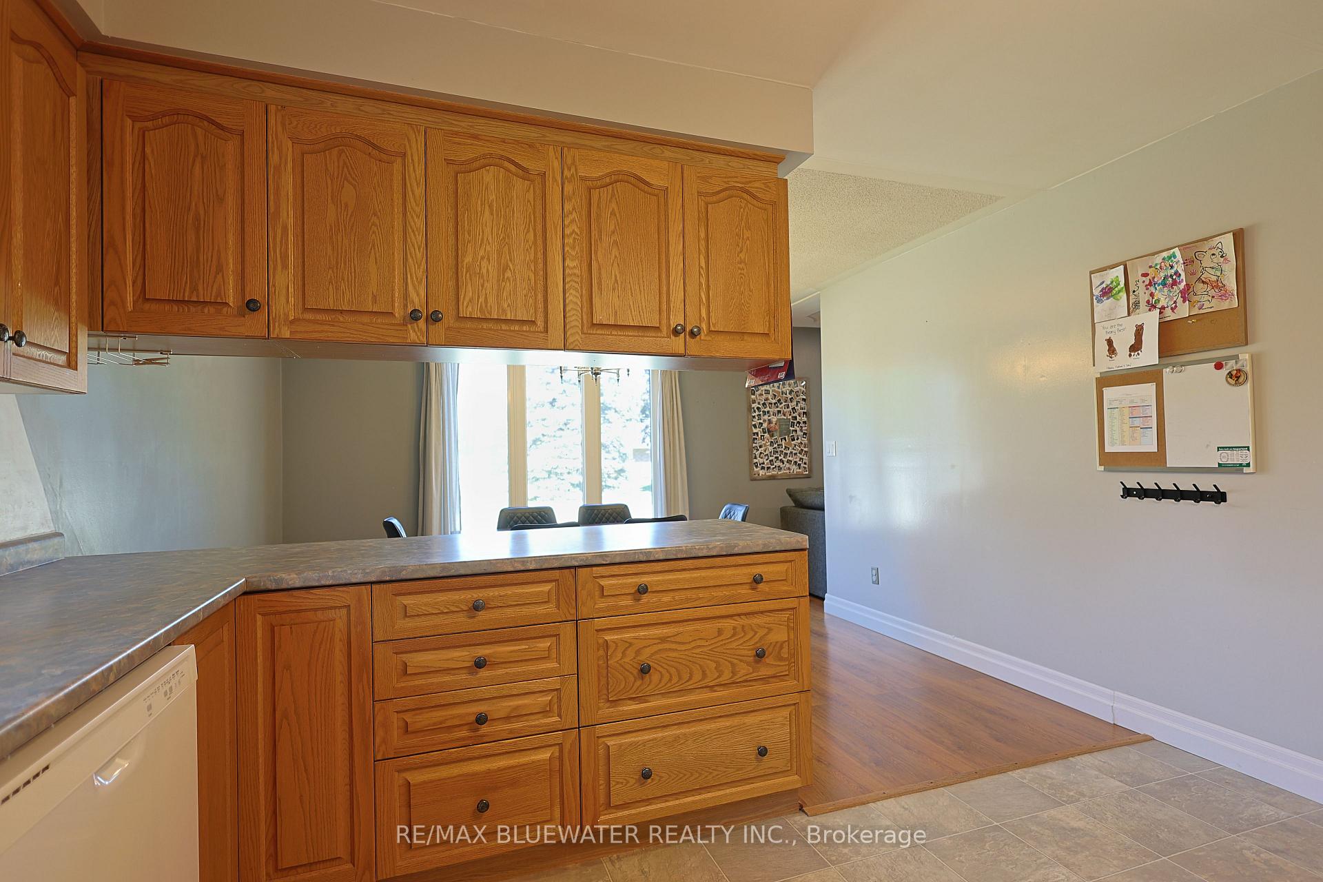 Photo 25 of 290 Anna Street, North Middlesex, Parkhill — HOMEH