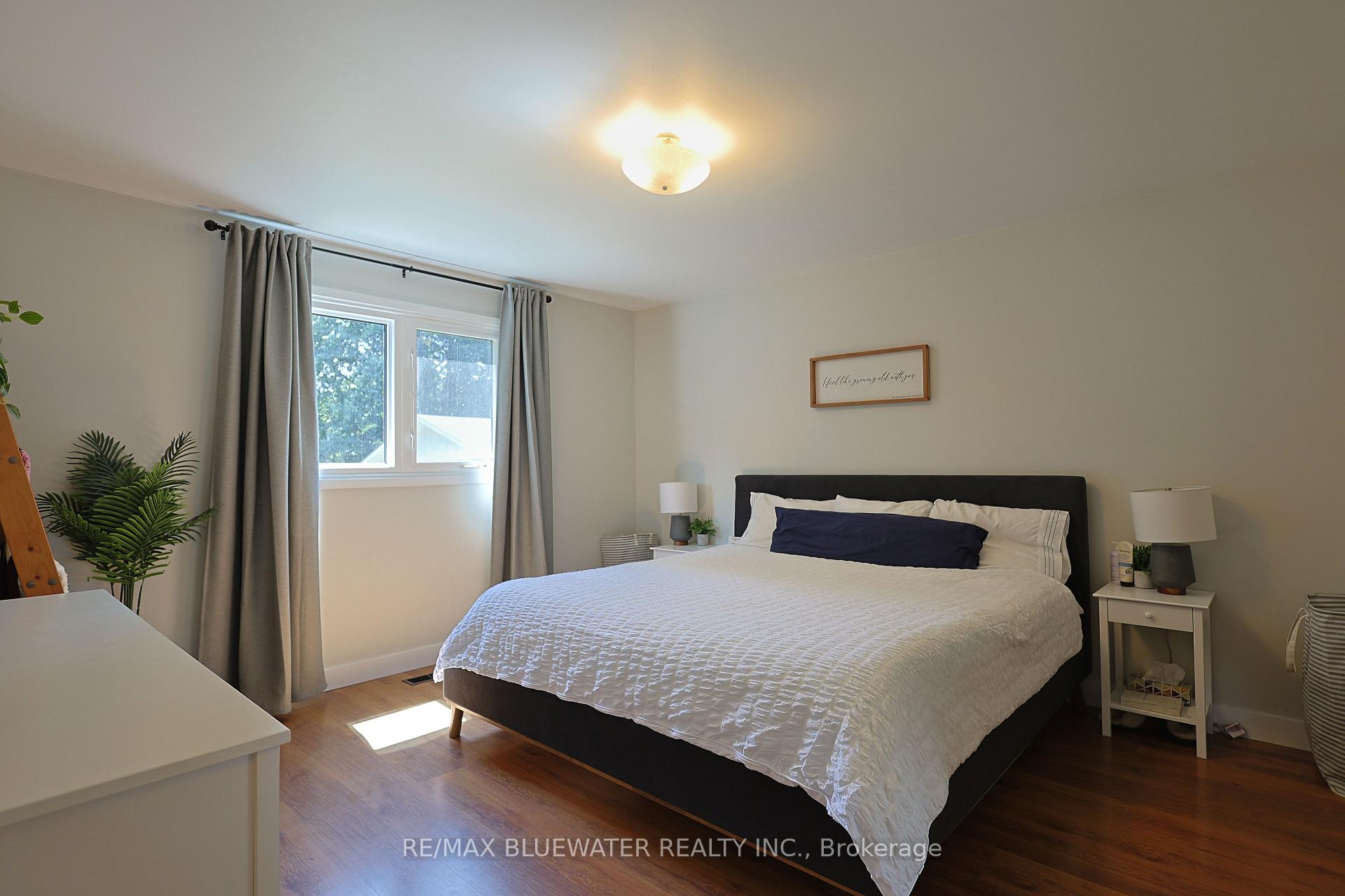 Photo 27 of 290 Anna Street, North Middlesex, Parkhill — HOMEH