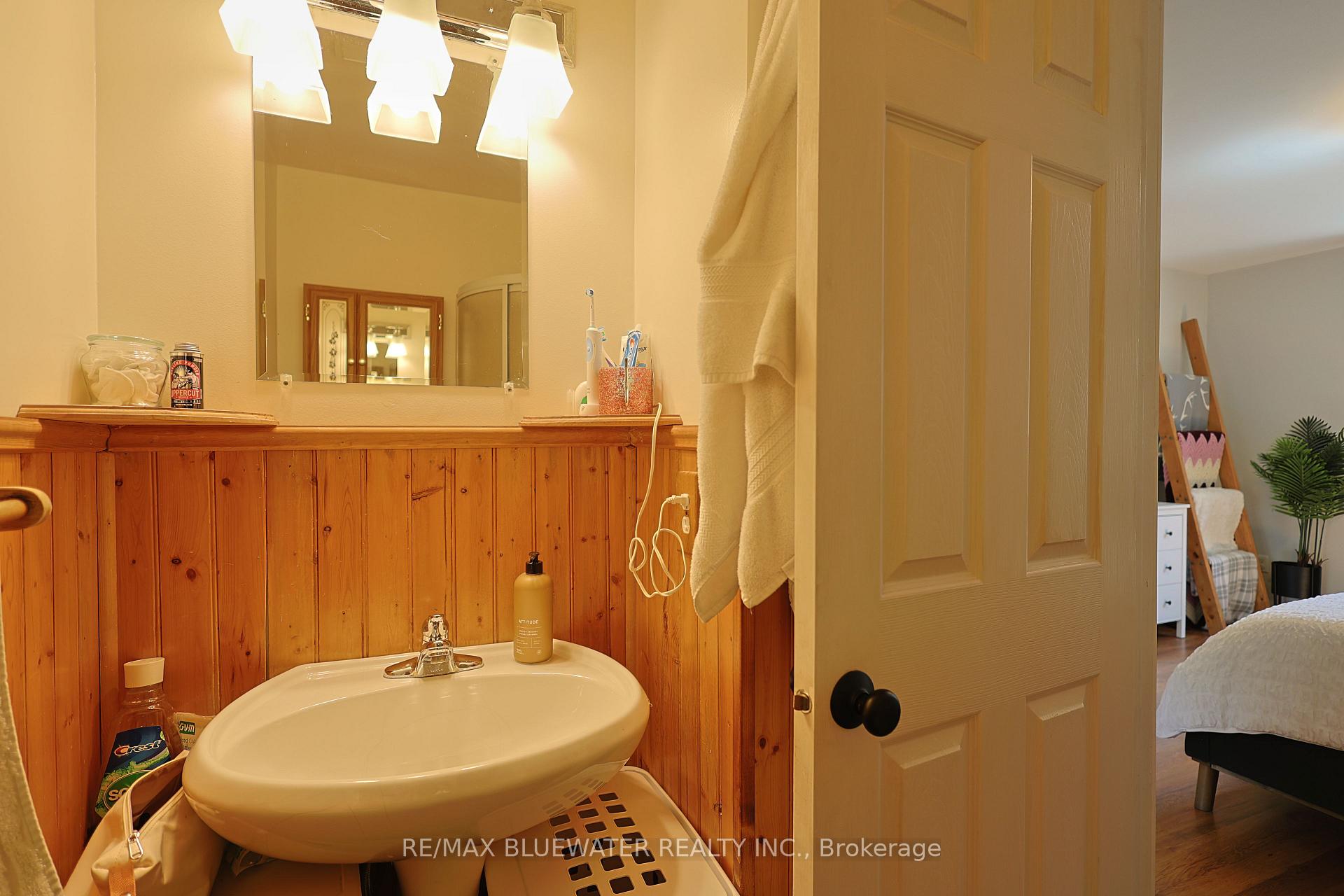 Photo 30 of 290 Anna Street, North Middlesex, Parkhill — HOMEH