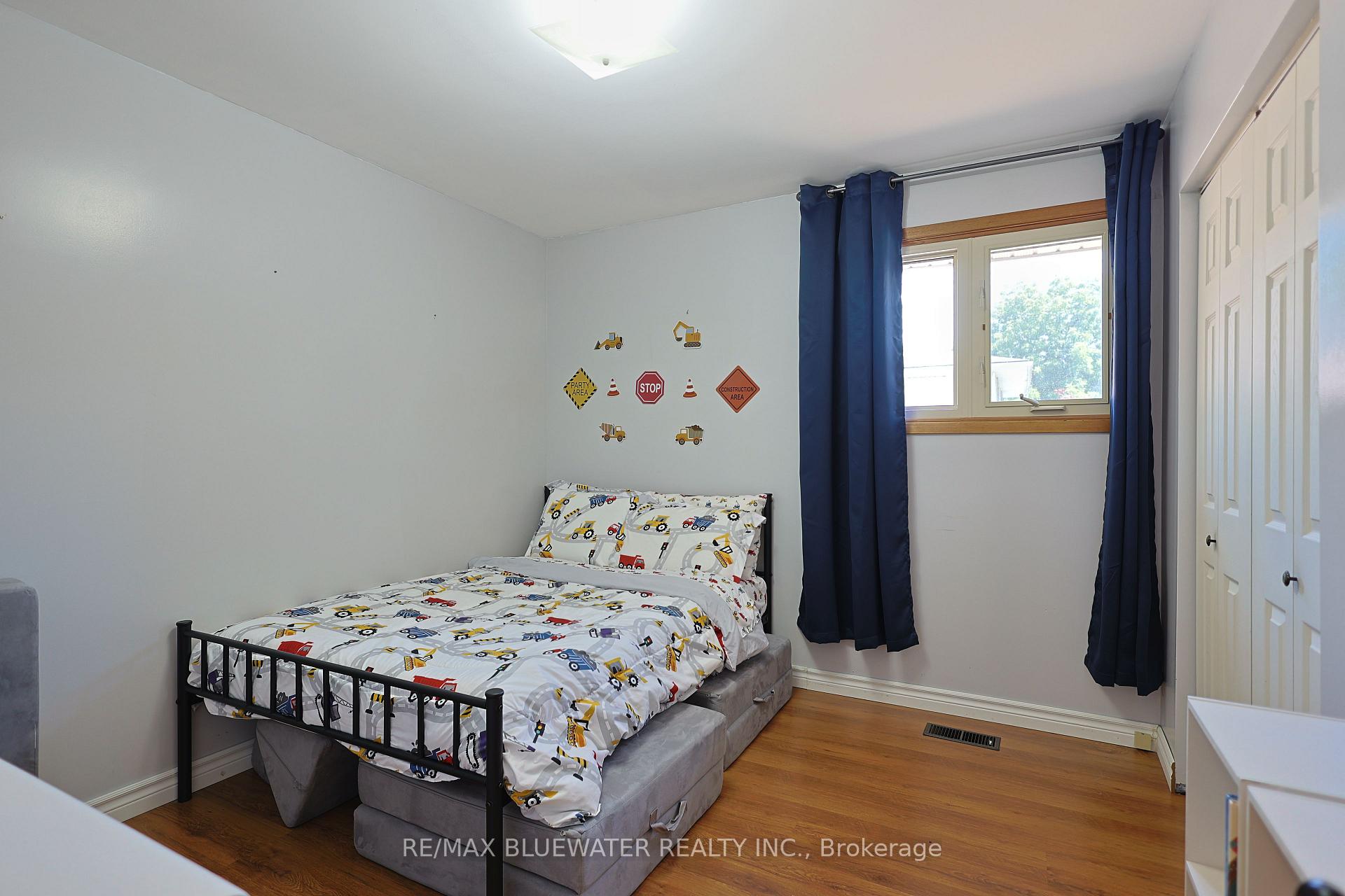 Photo 31 of 290 Anna Street, North Middlesex, Parkhill — HOMEH