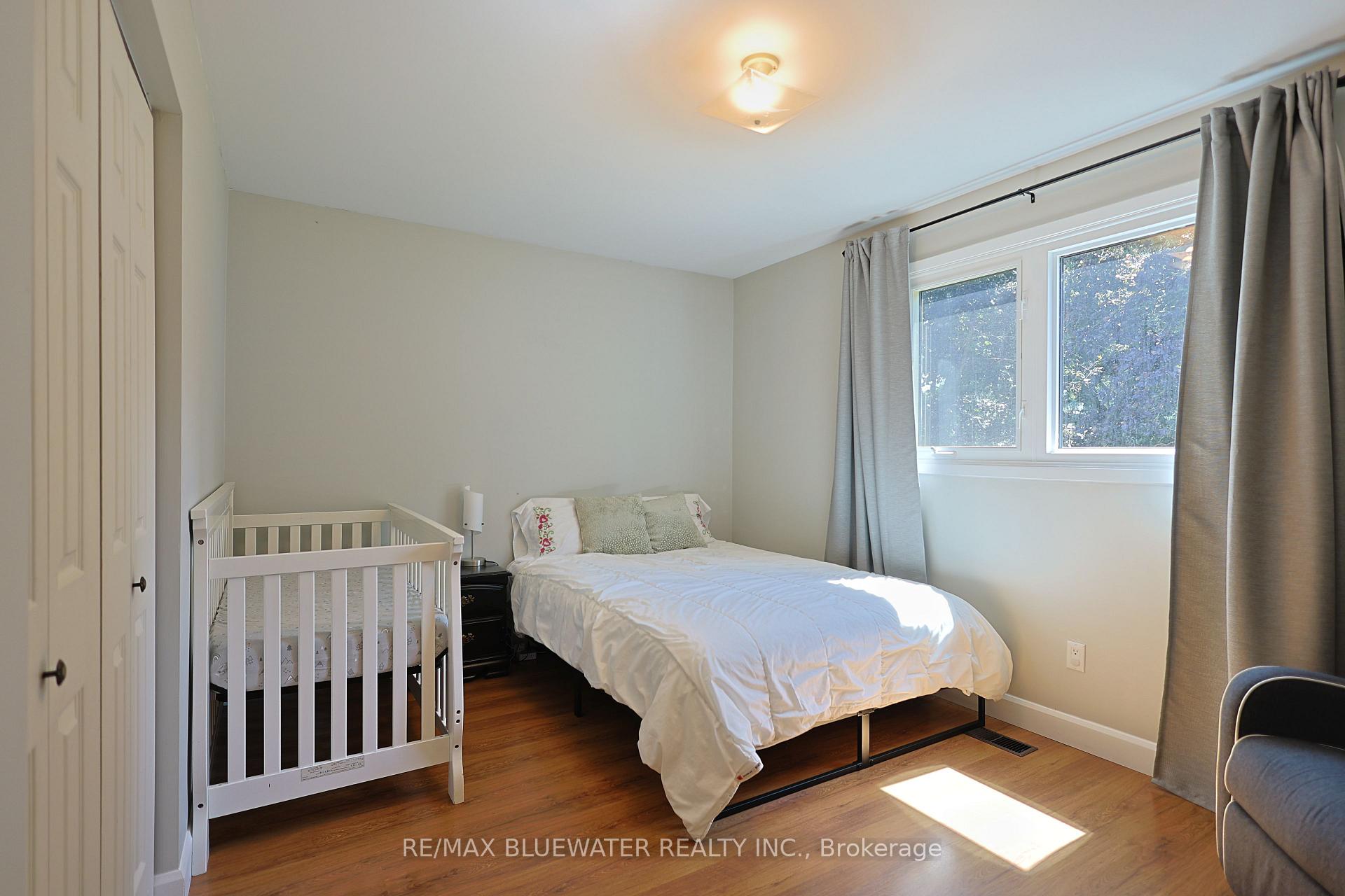 Photo 32 of 290 Anna Street, North Middlesex, Parkhill — HOMEH