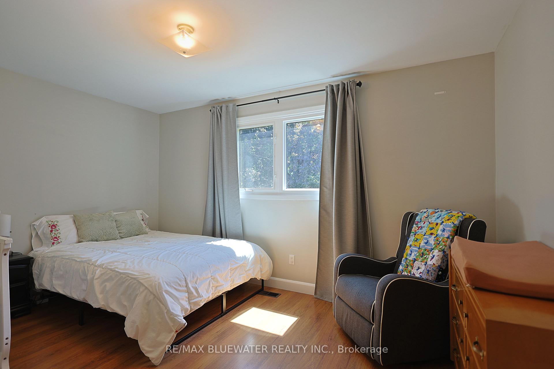 Photo 33 of 290 Anna Street, North Middlesex, Parkhill — HOMEH