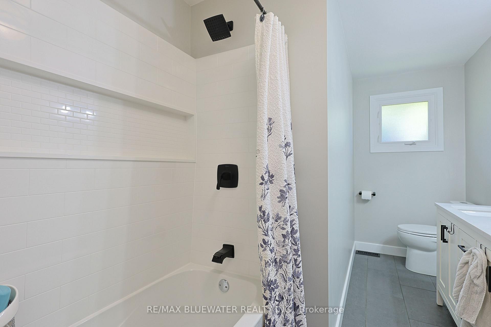 Photo 35 of 290 Anna Street, North Middlesex, Parkhill — HOMEH
