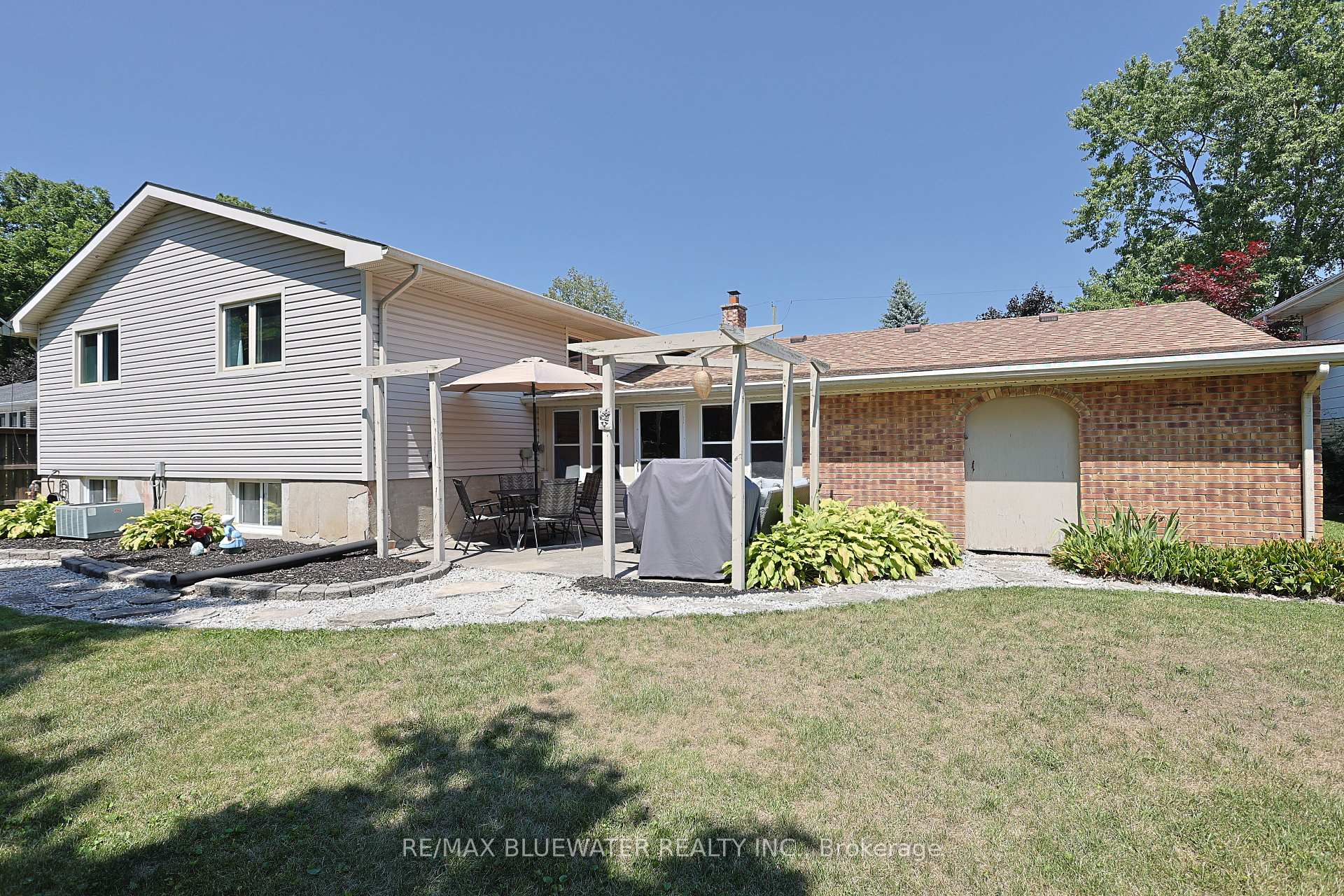 Photo 46 of 290 Anna Street, North Middlesex, Parkhill — HOMEH