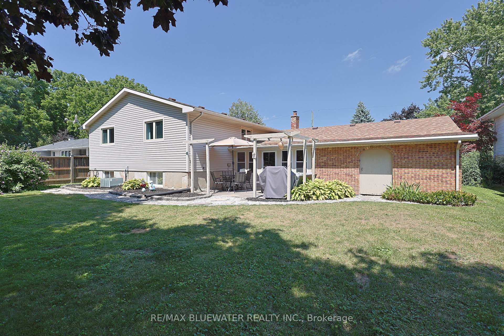 Photo 47 of 290 Anna Street, North Middlesex, Parkhill — HOMEH