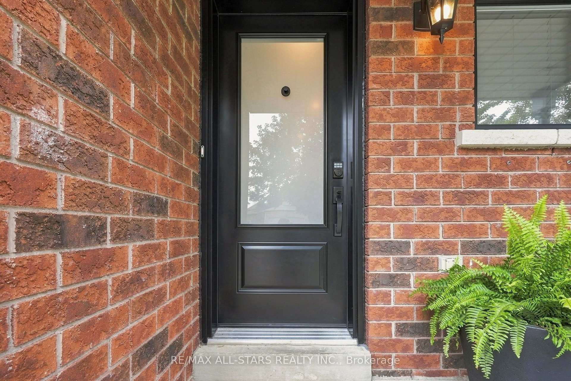 Photo 7 of 73 Russell Barton Lane, Uxbridge — HOMEH