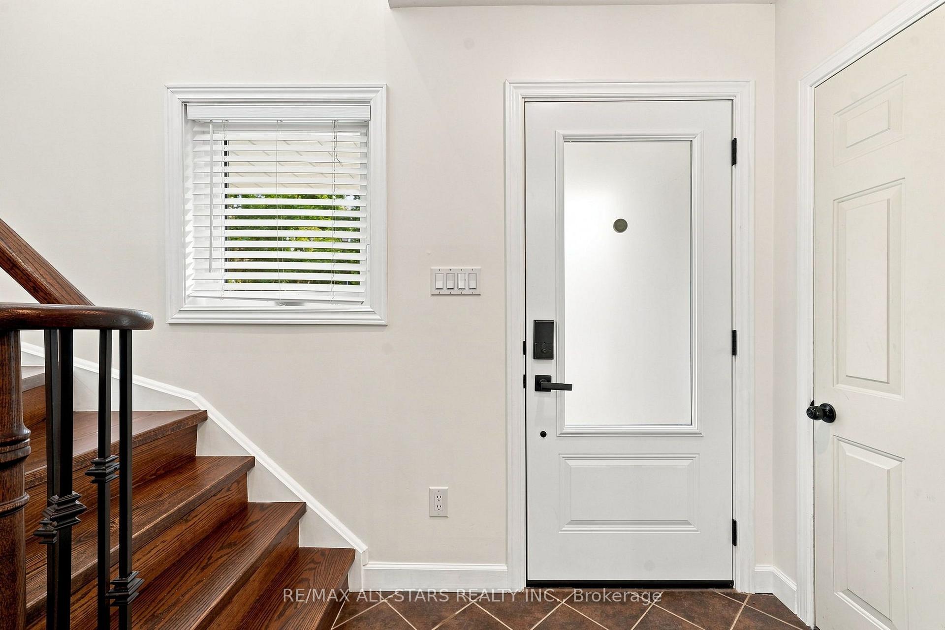 Photo 8 of 73 Russell Barton Lane, Uxbridge — HOMEH