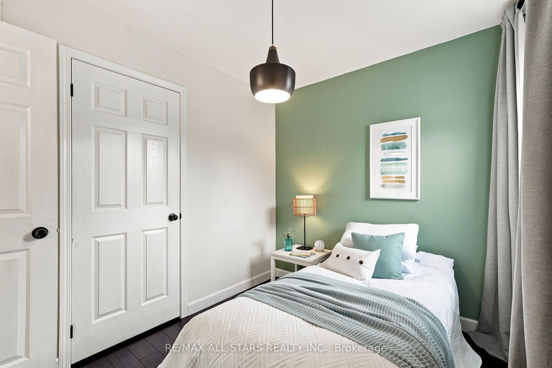 Photo 23 of 73 Russell Barton Lane, Uxbridge — HOMEH