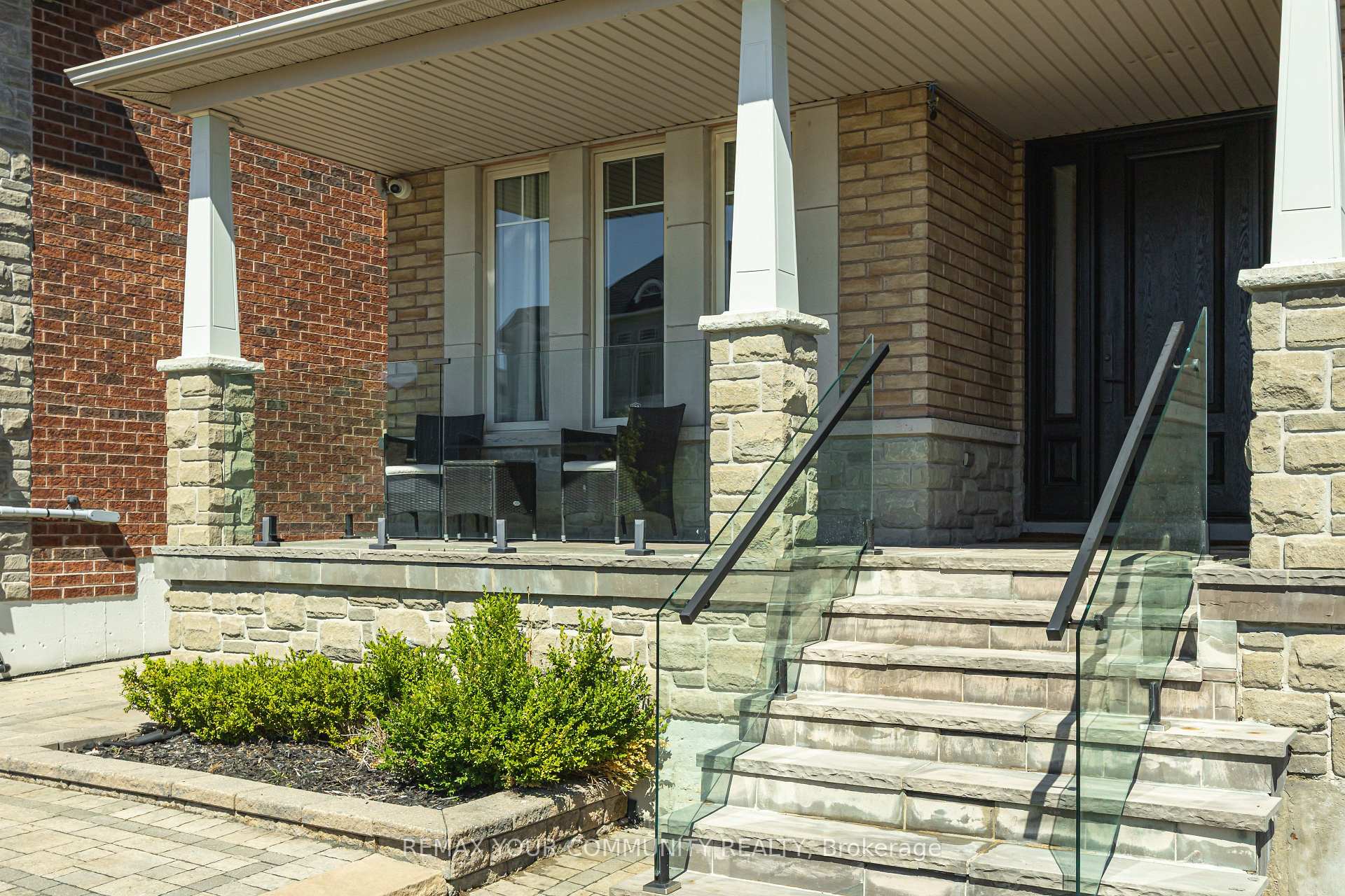 Photo 2 of 47 Vandervoort Drive, Richmond Hill, Jefferson — HOMEH