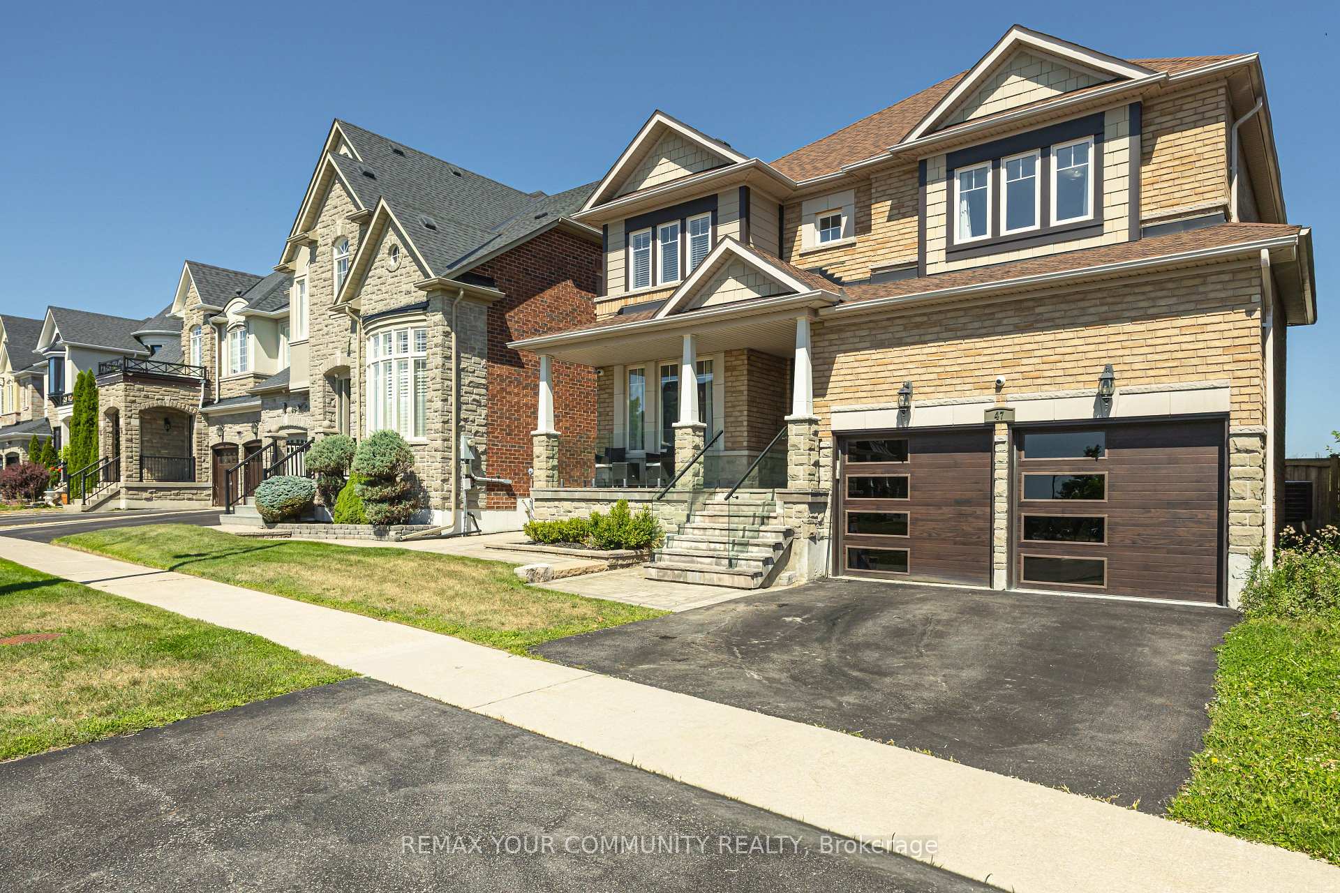 Photo 3 of 47 Vandervoort Drive, Richmond Hill, Jefferson — HOMEH