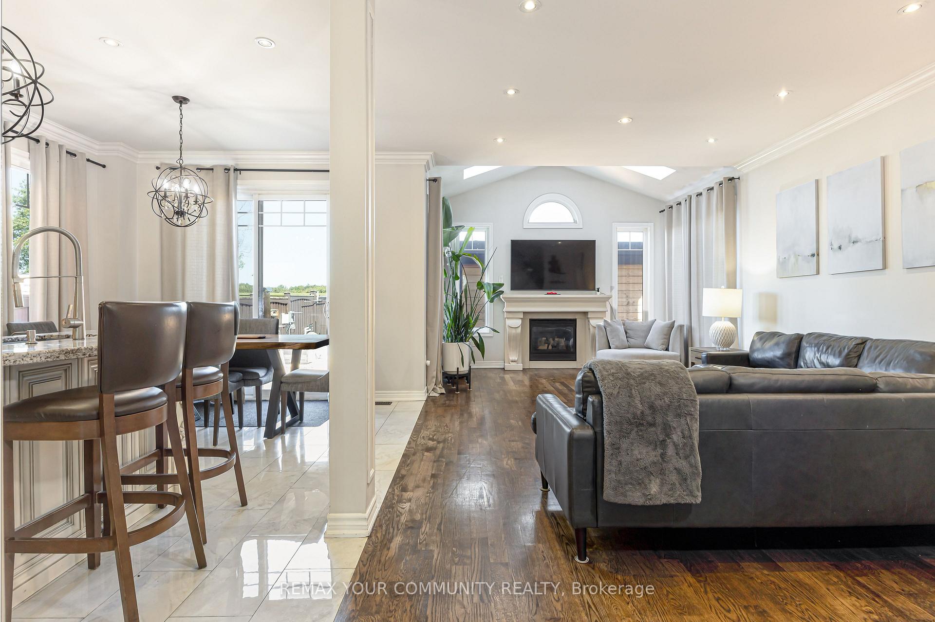 Photo 8 of 47 Vandervoort Drive, Richmond Hill, Jefferson — HOMEH
