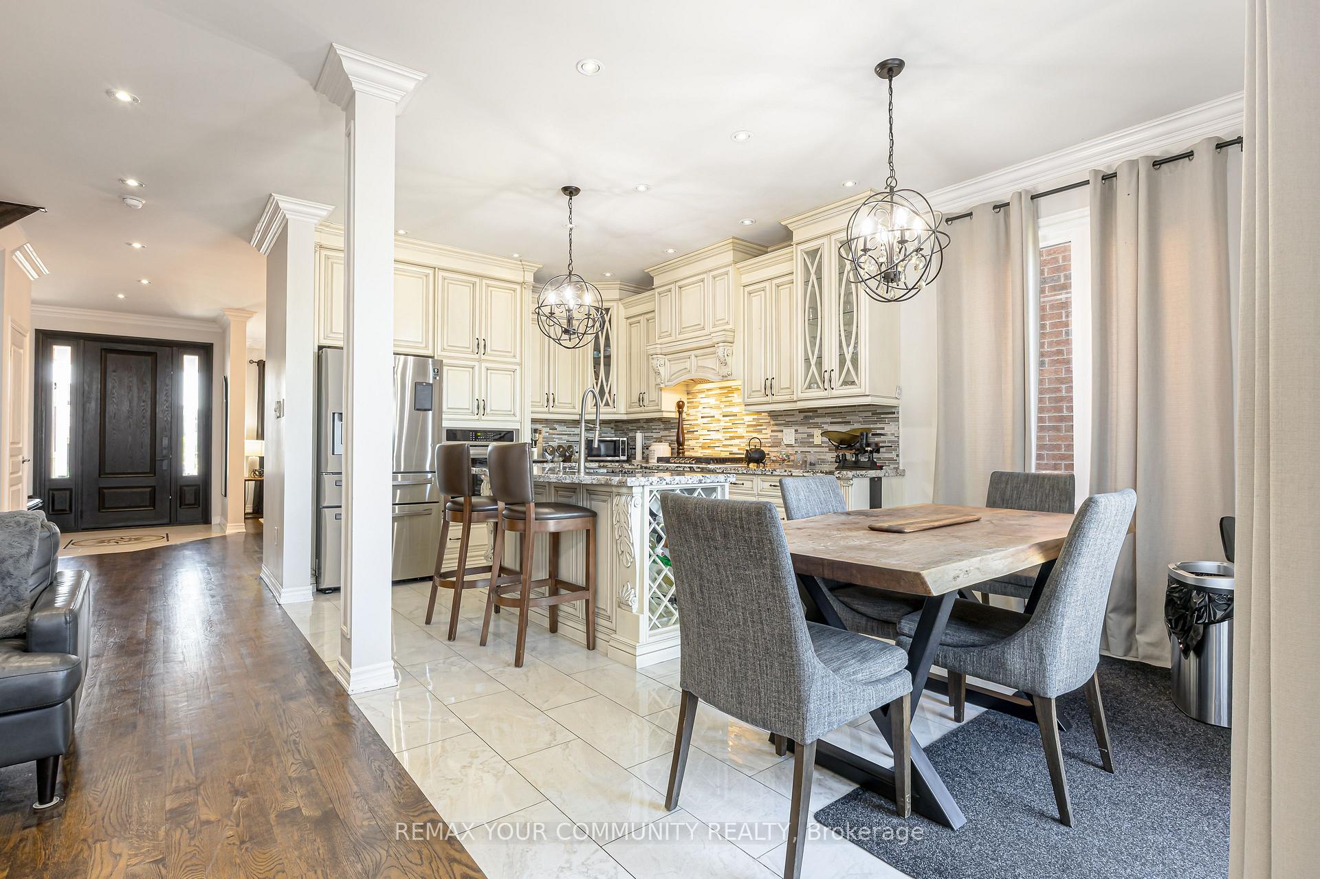 Photo 11 of 47 Vandervoort Drive, Richmond Hill, Jefferson — HOMEH