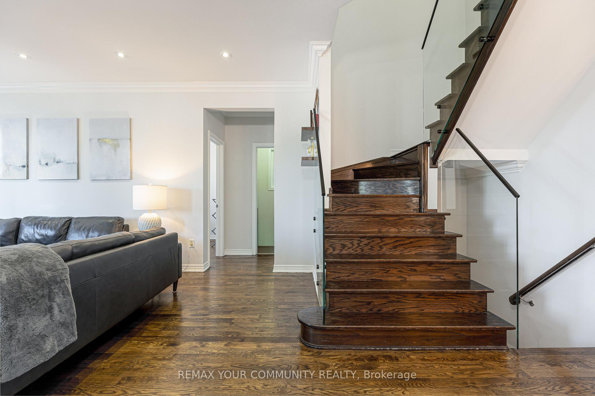Photo 13 of 47 Vandervoort Drive, Richmond Hill, Jefferson — HOMEH