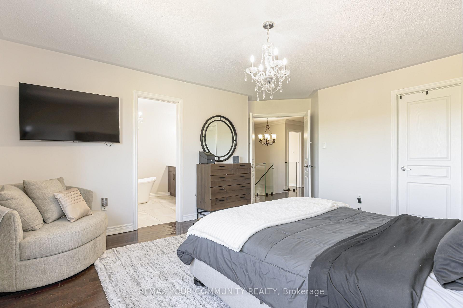 Photo 22 of 47 Vandervoort Drive, Richmond Hill, Jefferson — HOMEH