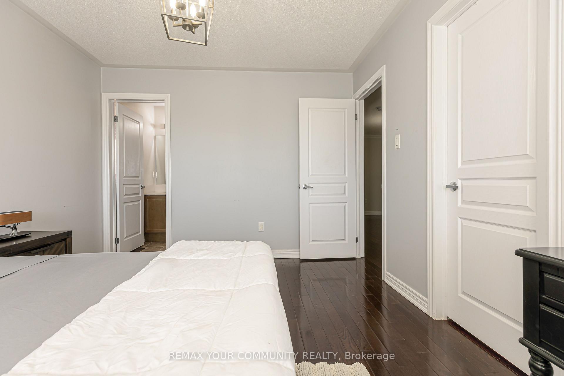 Photo 25 of 47 Vandervoort Drive, Richmond Hill, Jefferson — HOMEH