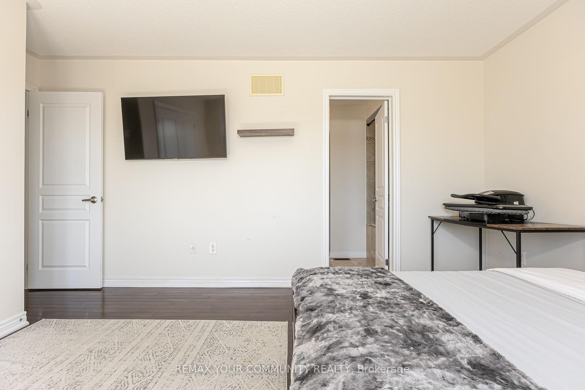 Photo 28 of 47 Vandervoort Drive, Richmond Hill, Jefferson — HOMEH