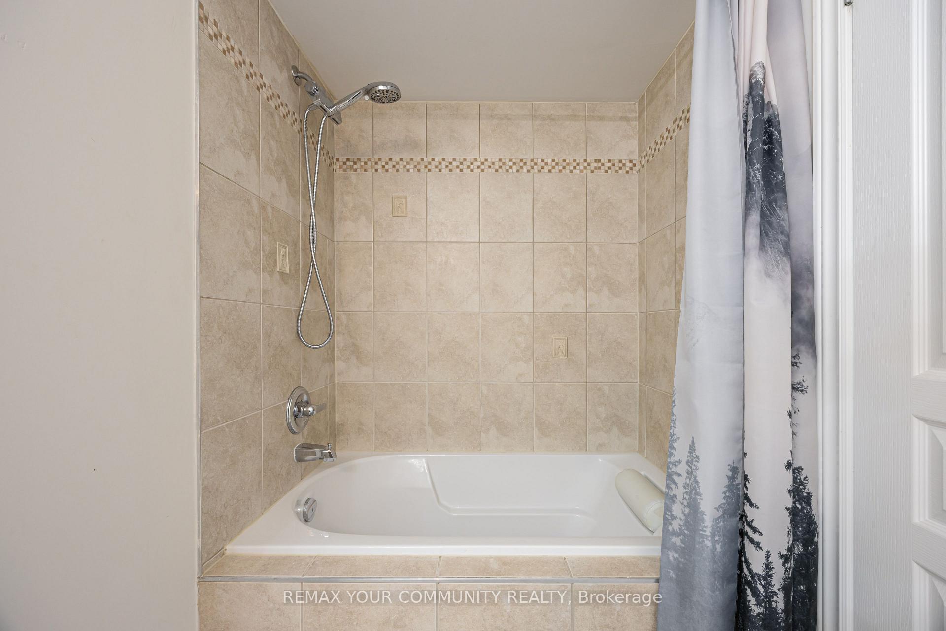 Photo 30 of 47 Vandervoort Drive, Richmond Hill, Jefferson — HOMEH