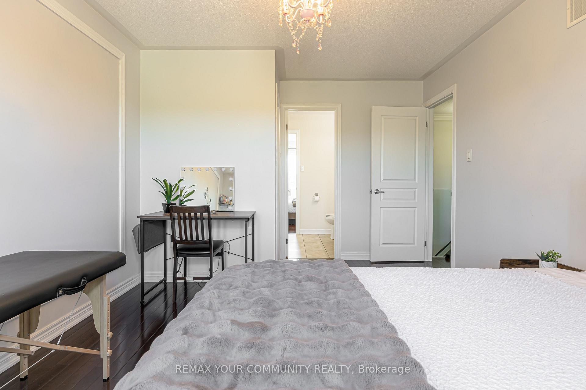 Photo 32 of 47 Vandervoort Drive, Richmond Hill, Jefferson — HOMEH