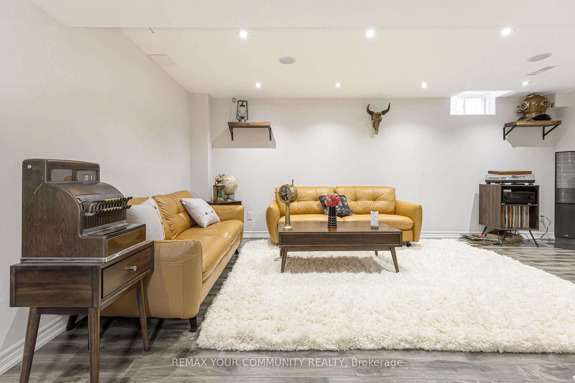 Photo 38 of 47 Vandervoort Drive, Richmond Hill, Jefferson — HOMEH